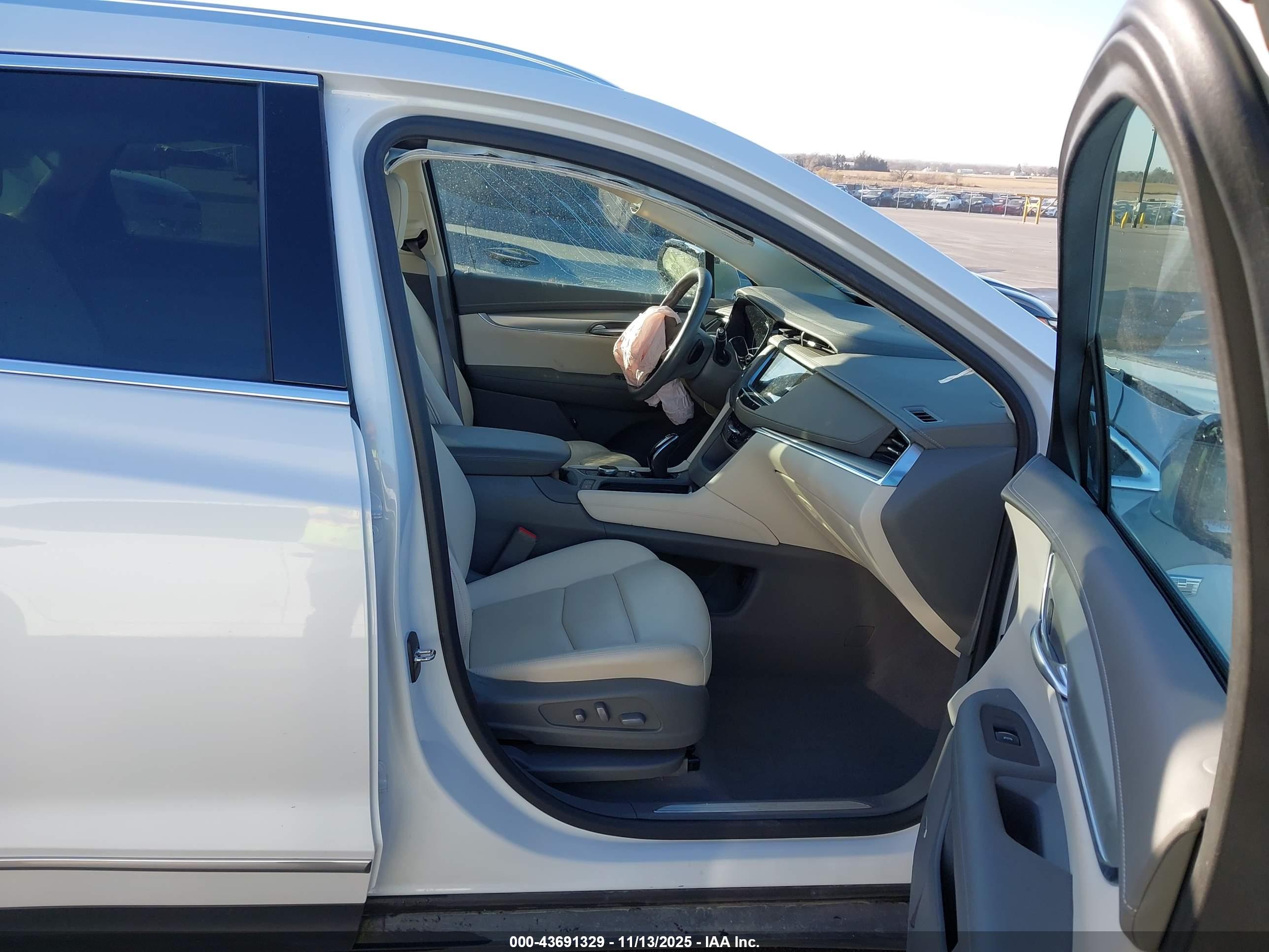 CADILLAC XT5 image 5