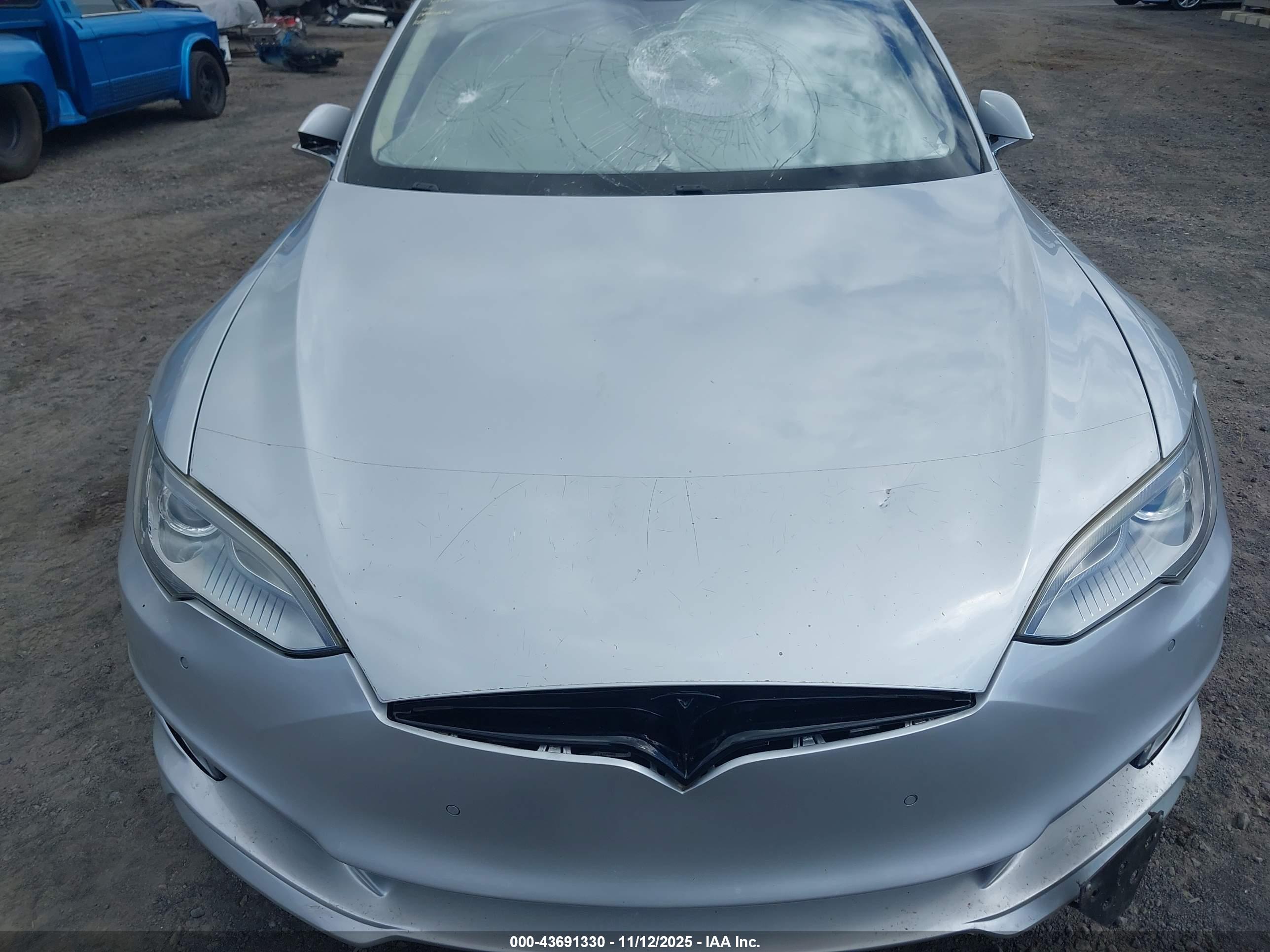 TESLA MODEL image 10