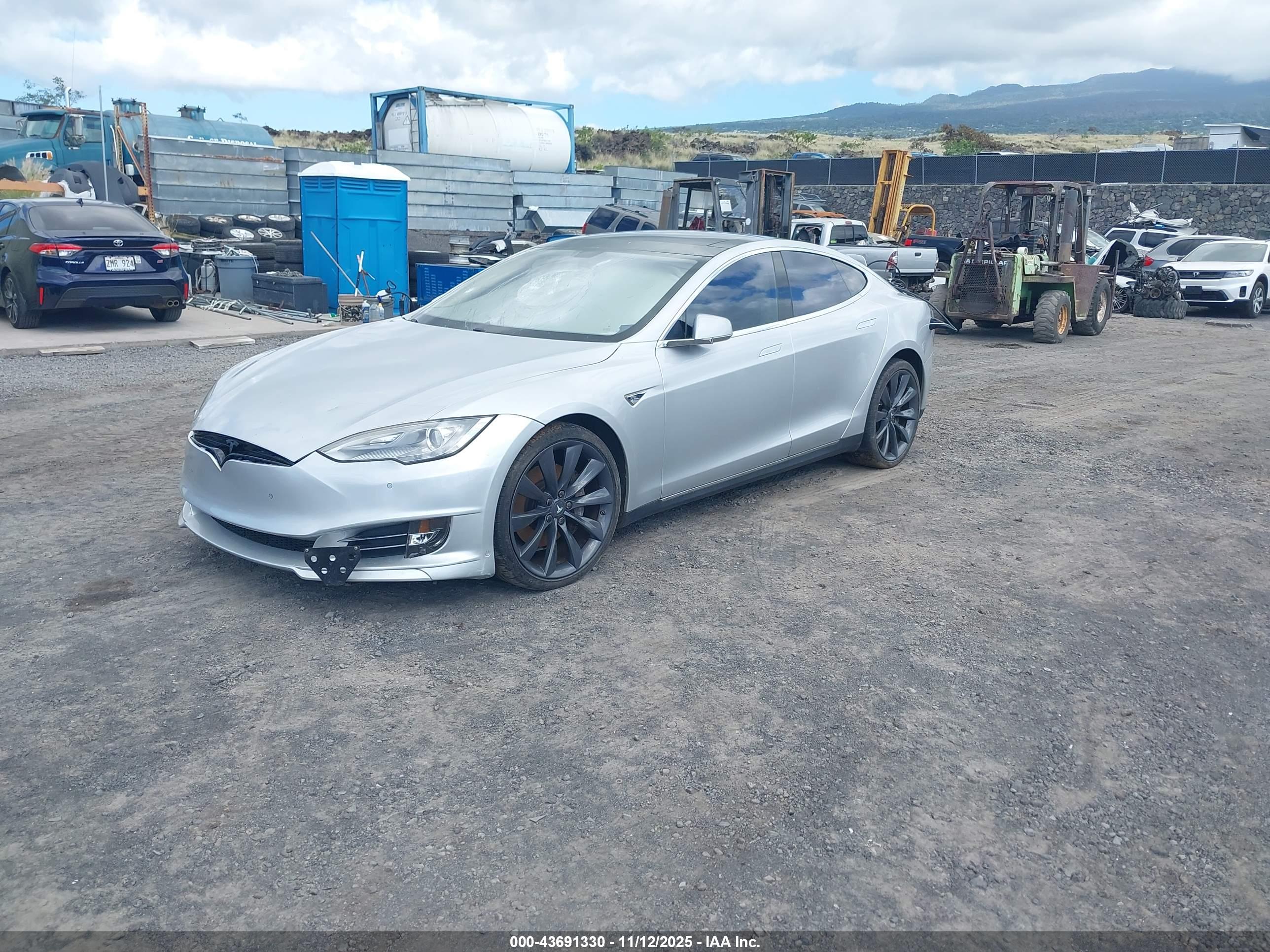 TESLA MODEL image 2