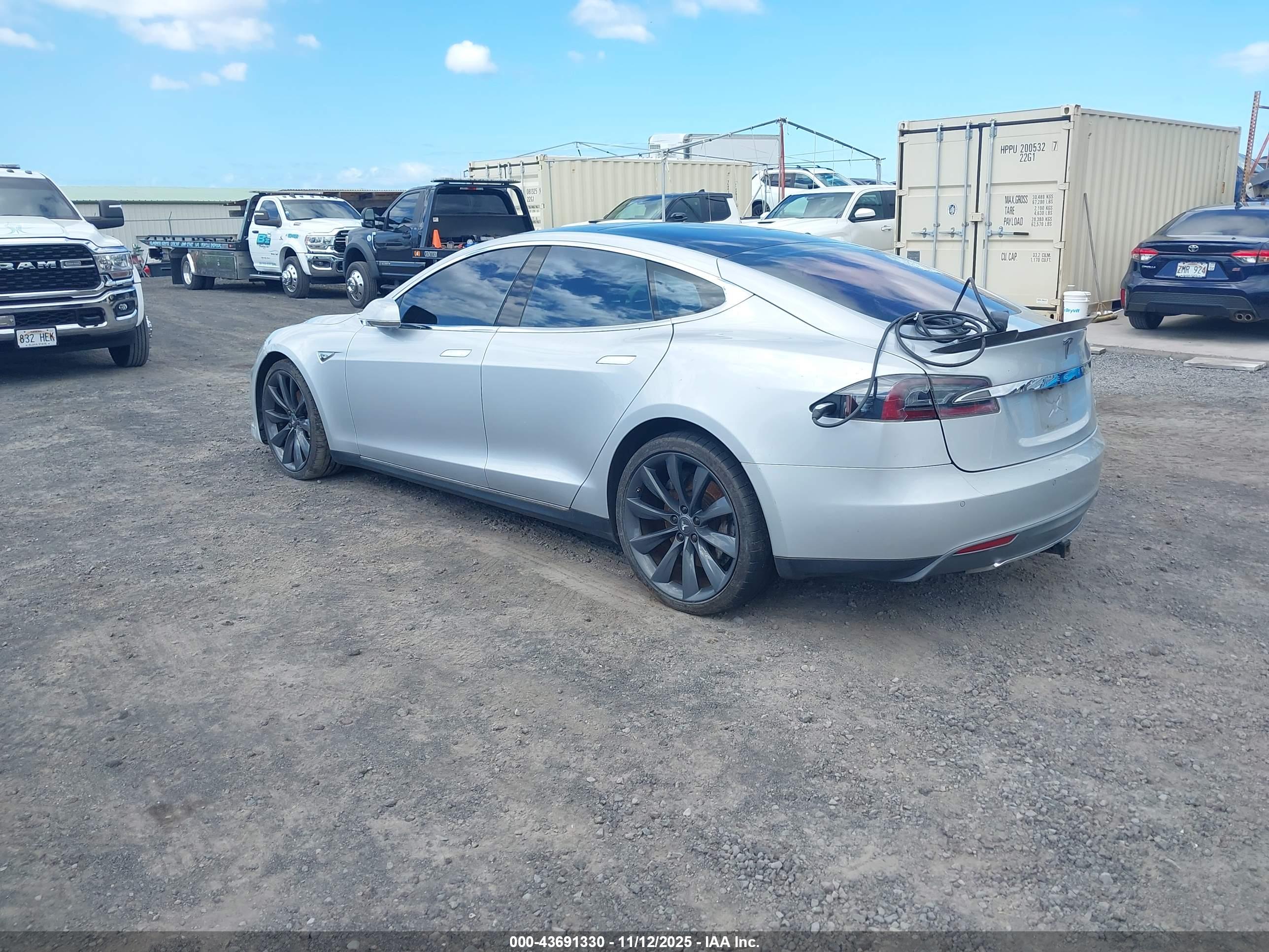 TESLA MODEL image 3