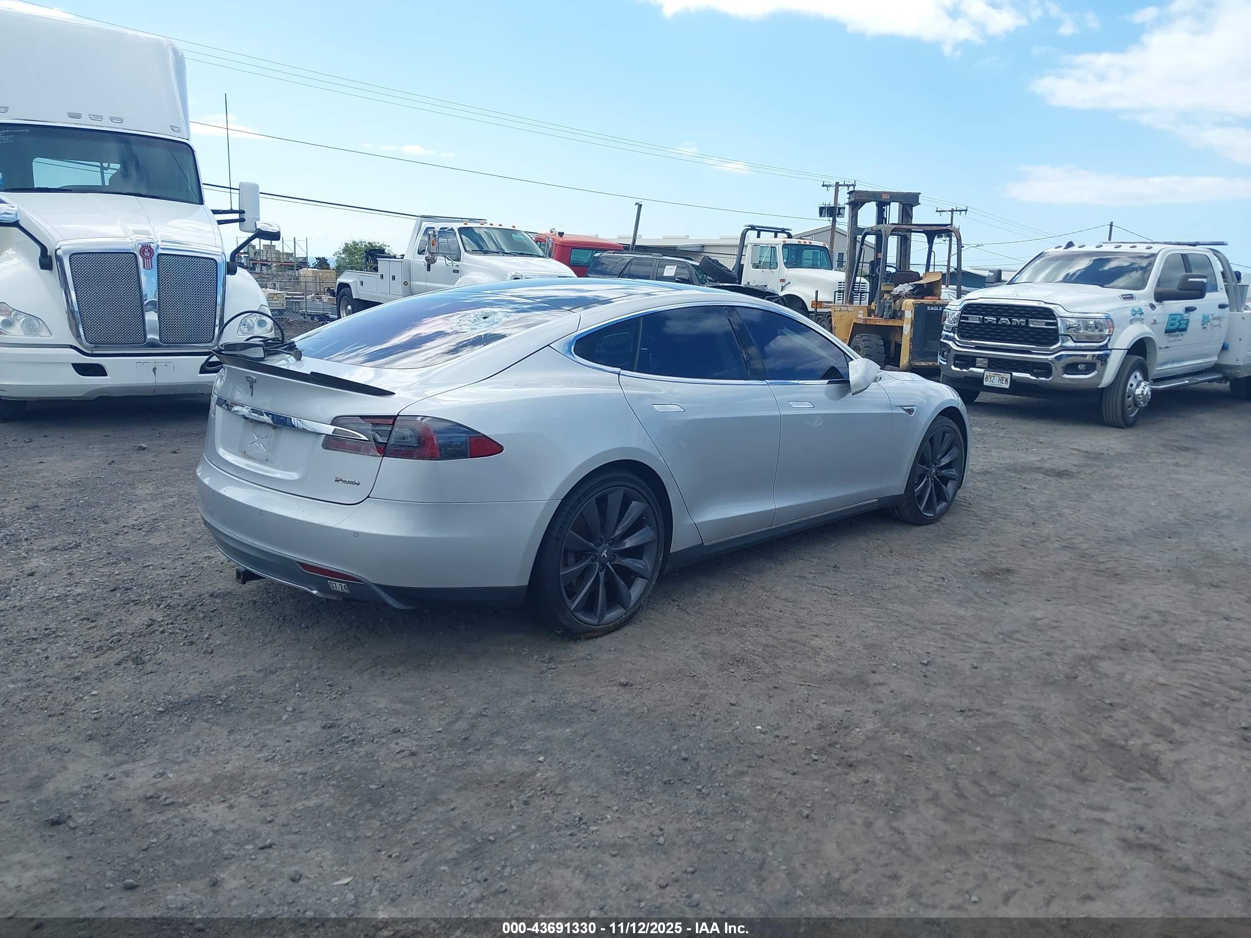 TESLA MODEL image 4