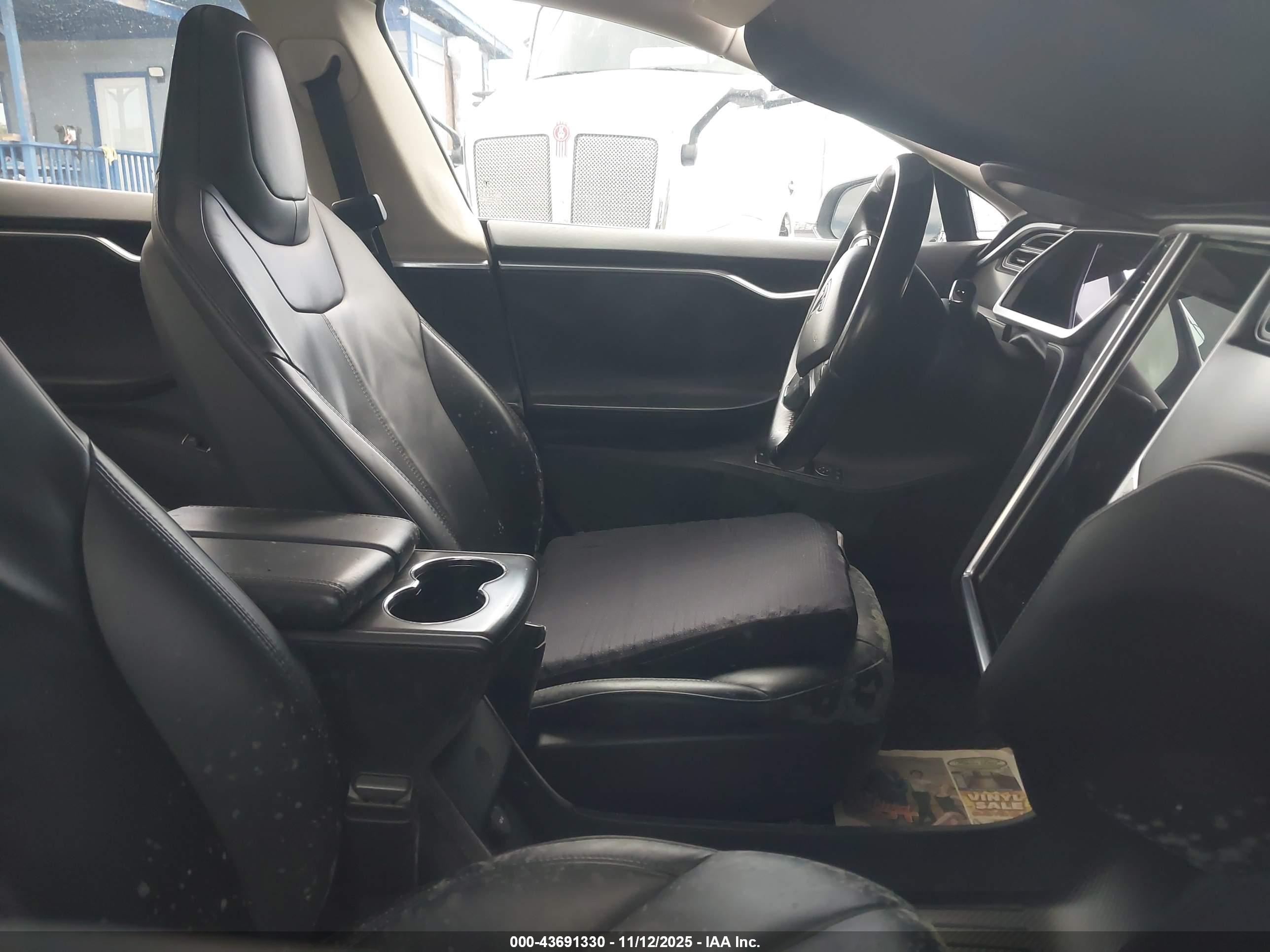 TESLA MODEL image 5
