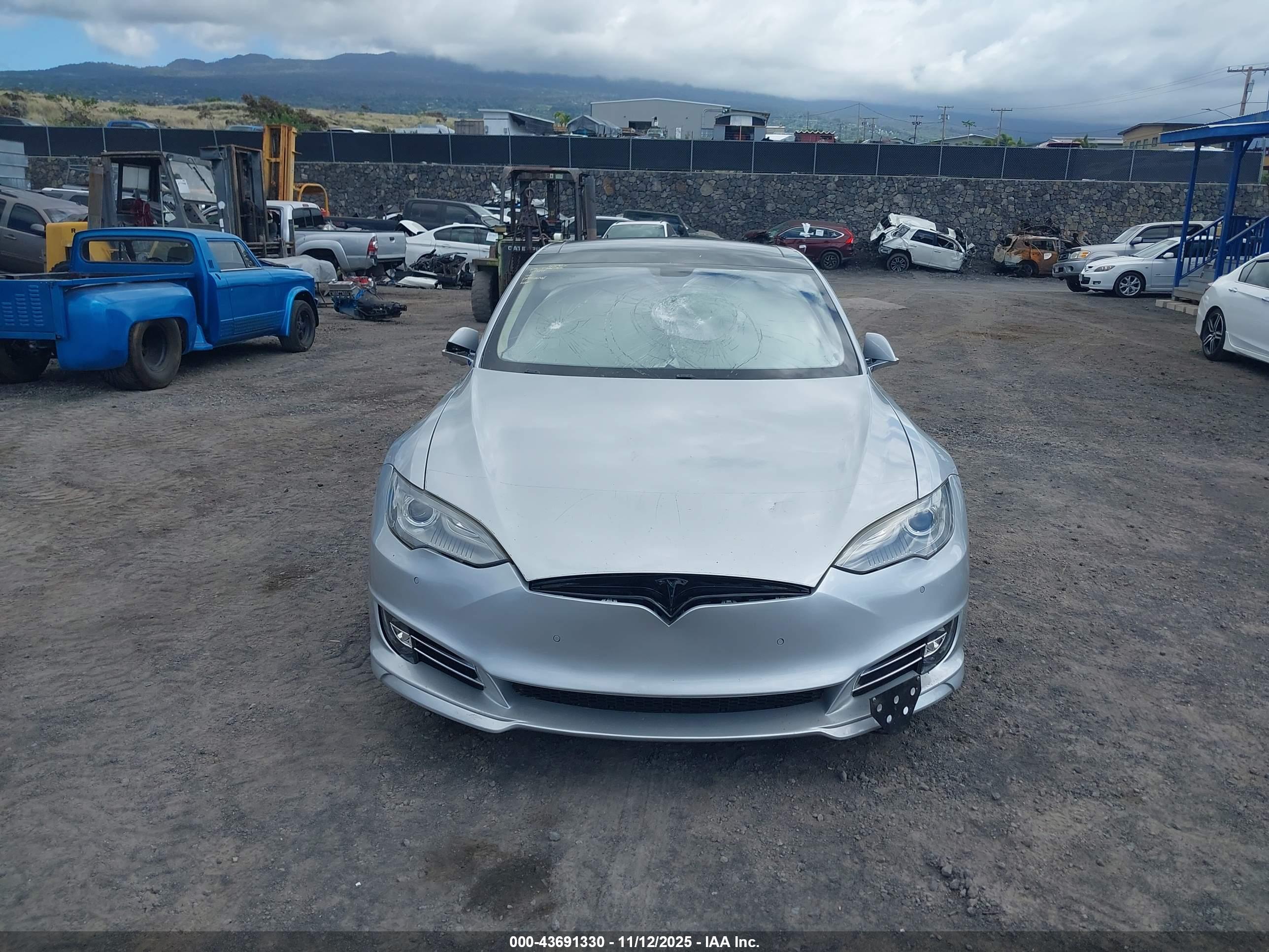 TESLA MODEL image 6