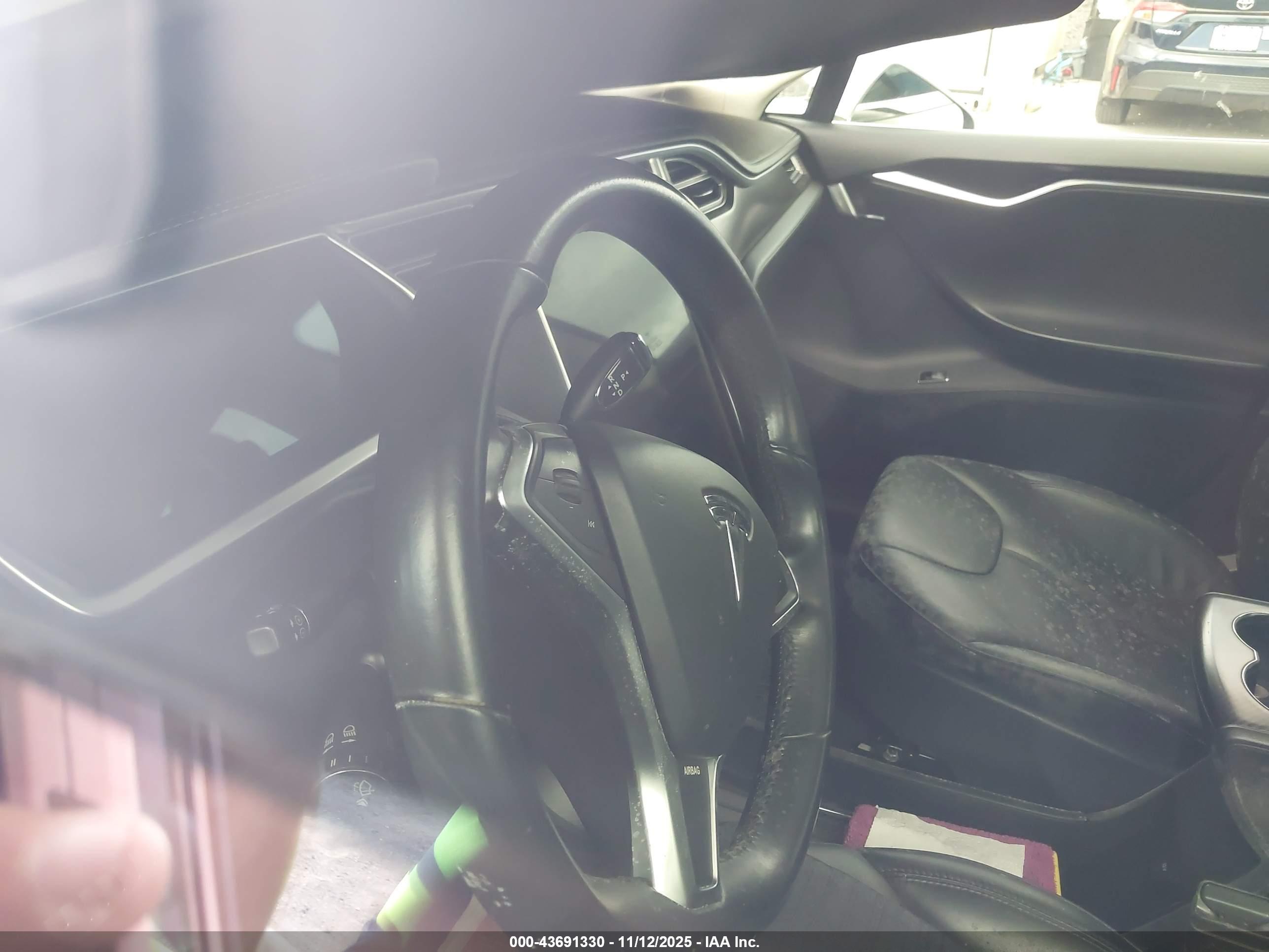 TESLA MODEL image 7