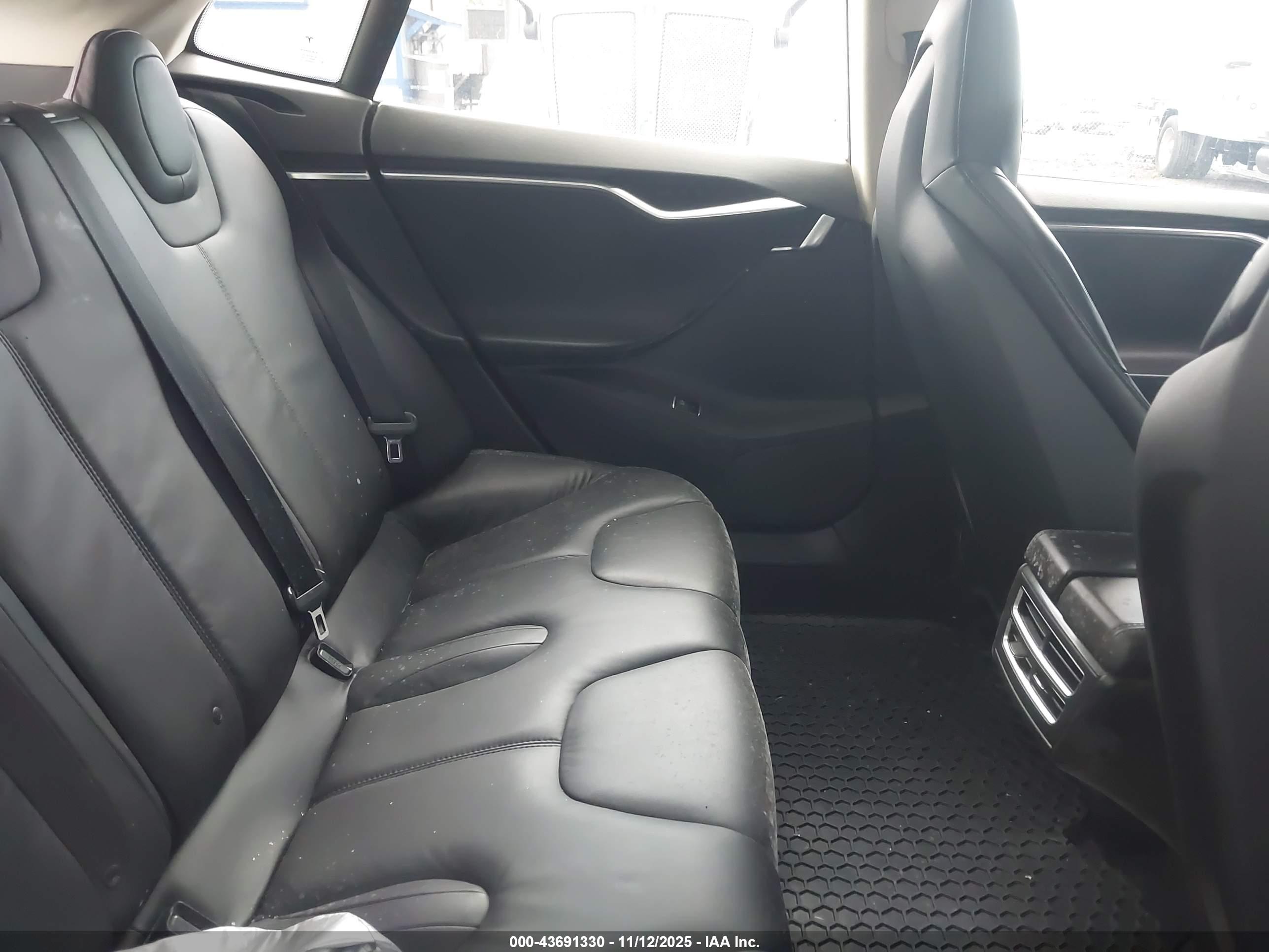 TESLA MODEL image 8