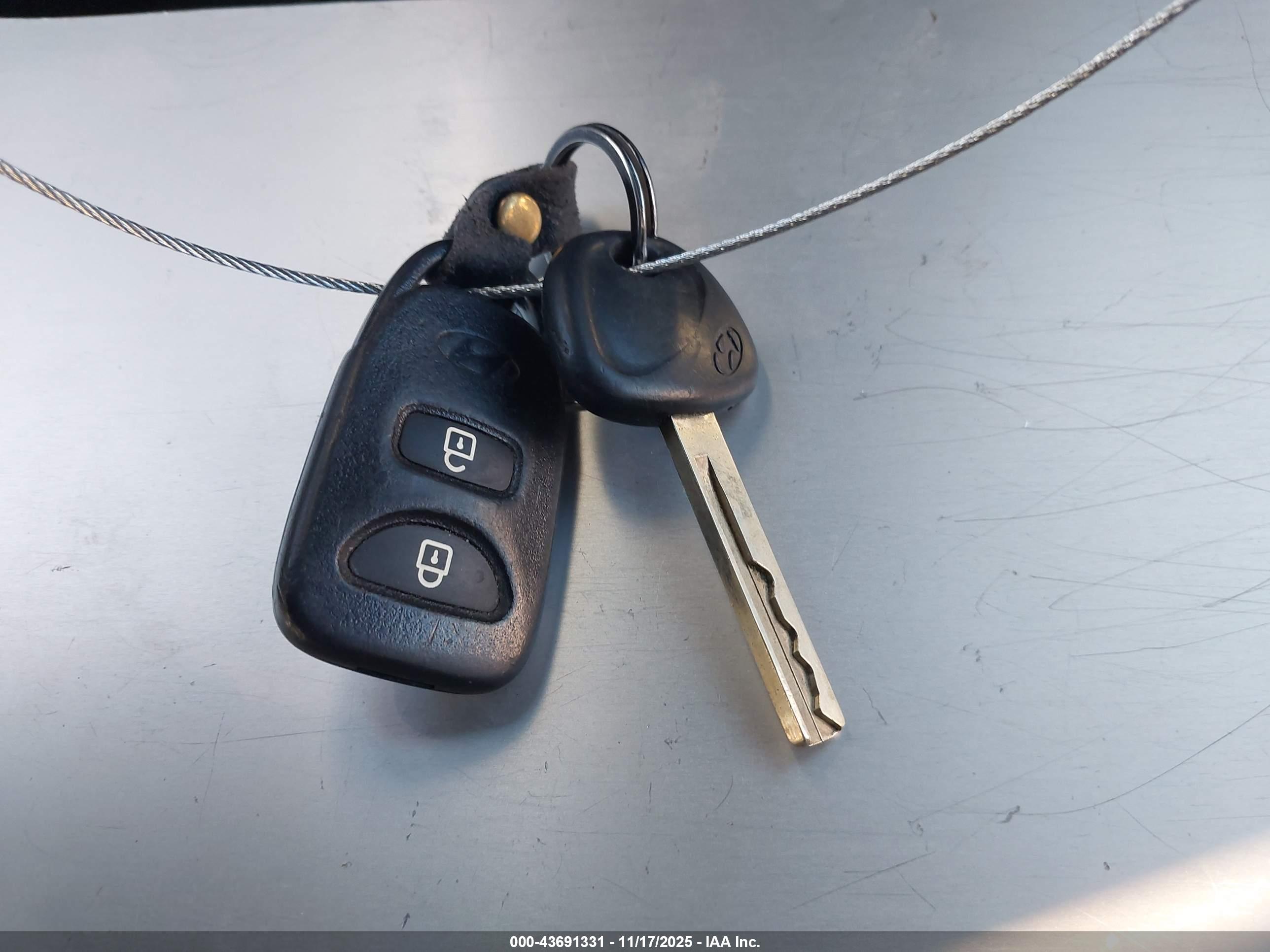 HYUNDAI ACCENT image 11