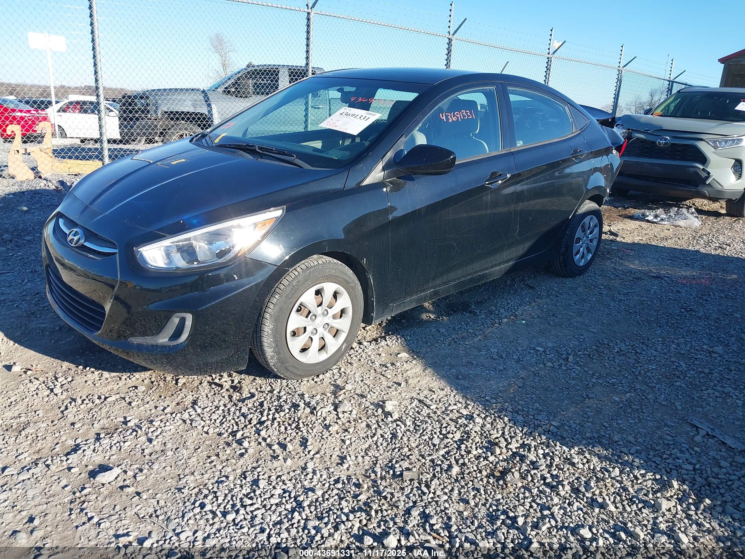 HYUNDAI ACCENT image 2