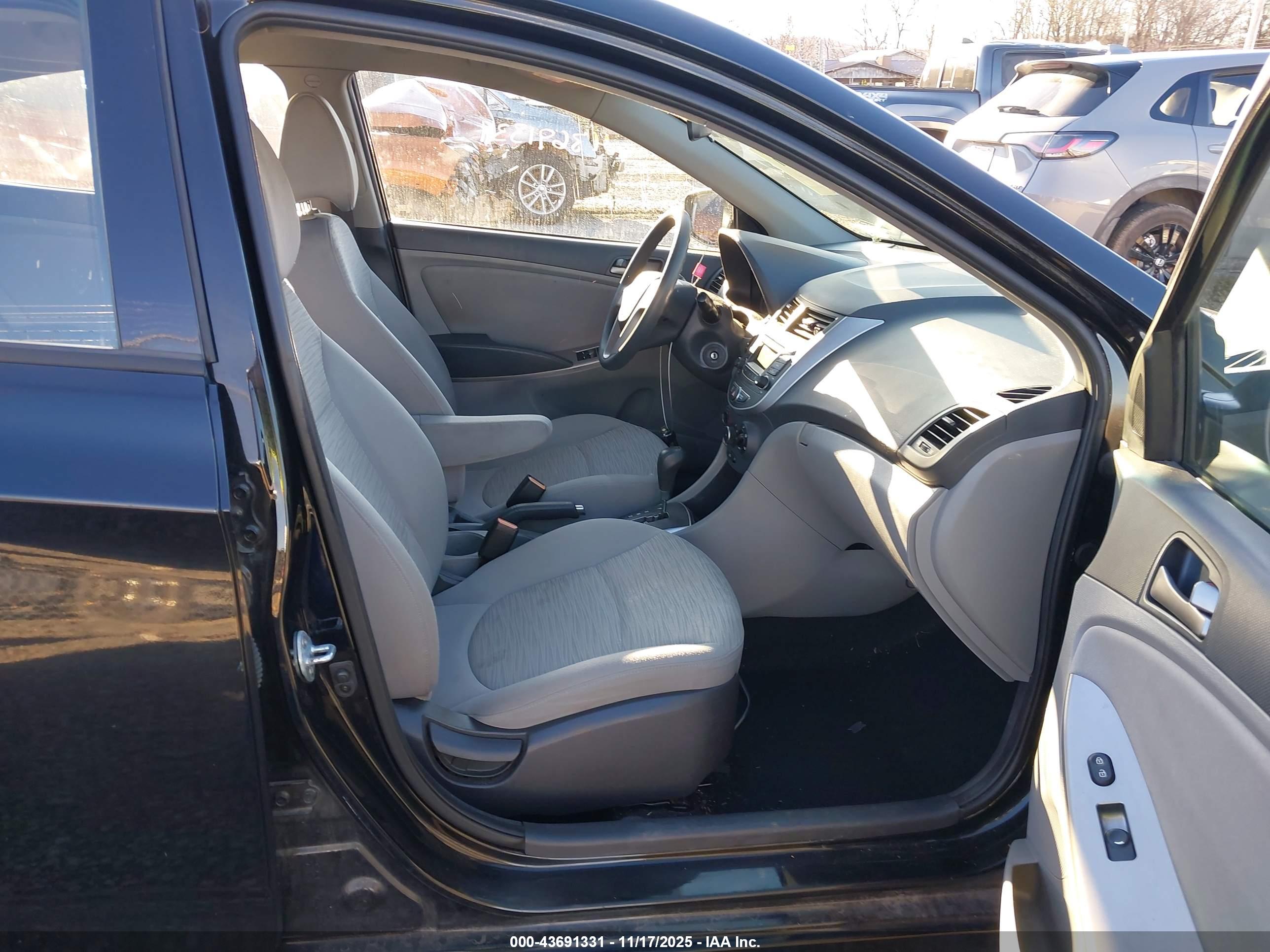 HYUNDAI ACCENT image 5