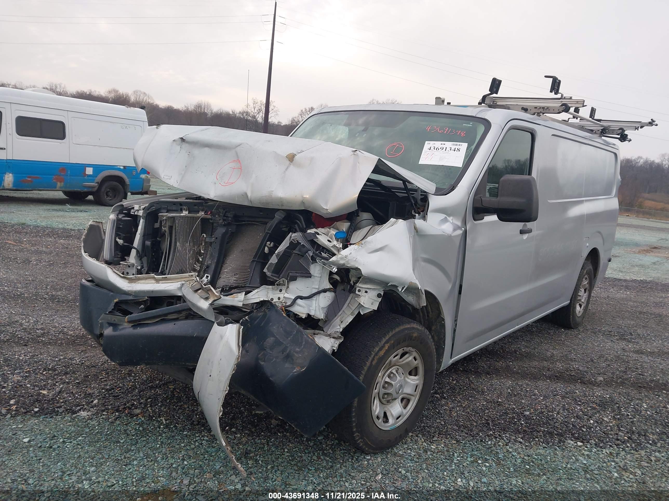 NISSAN NV image 2