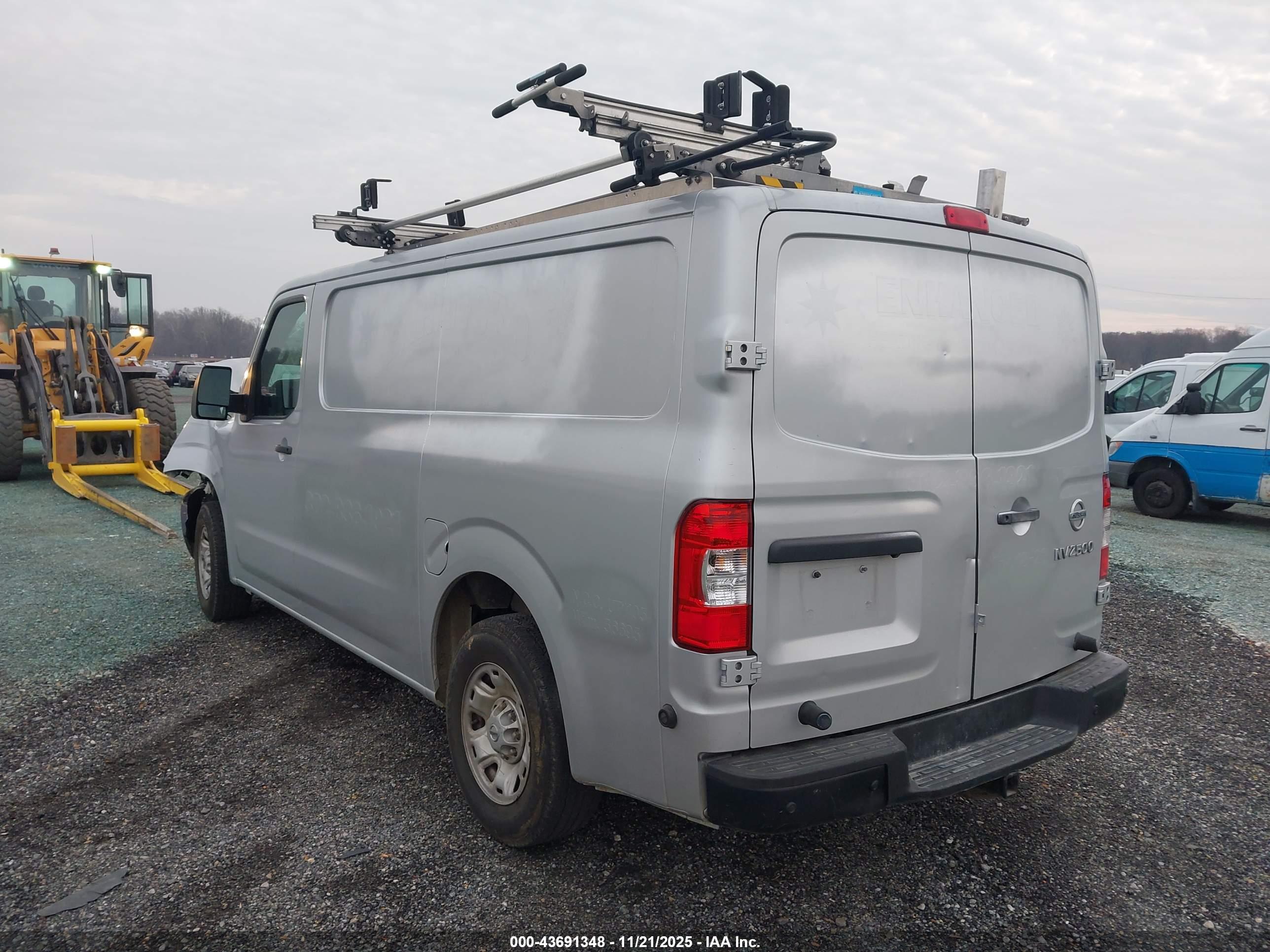 NISSAN NV image 3