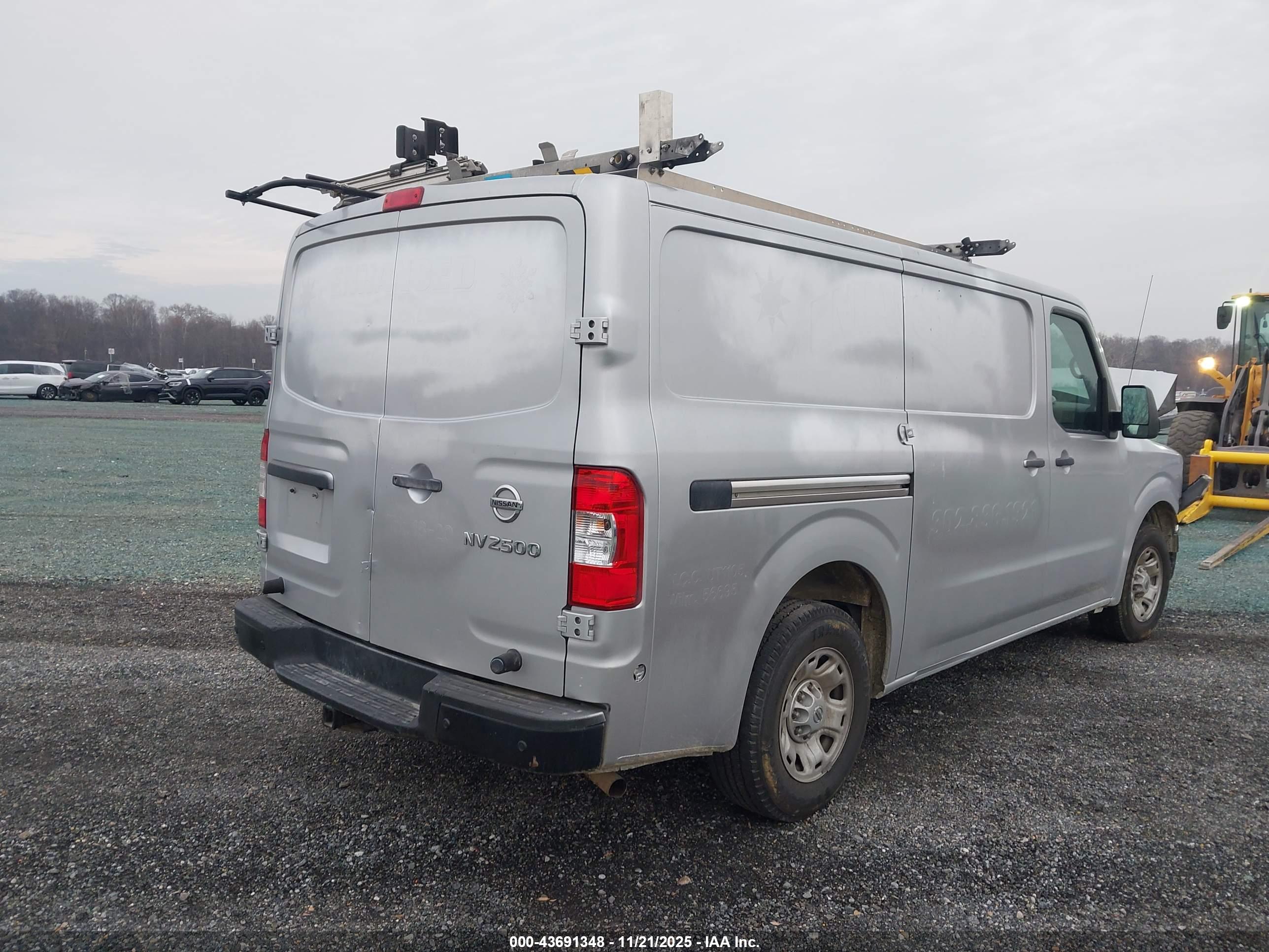 NISSAN NV image 4