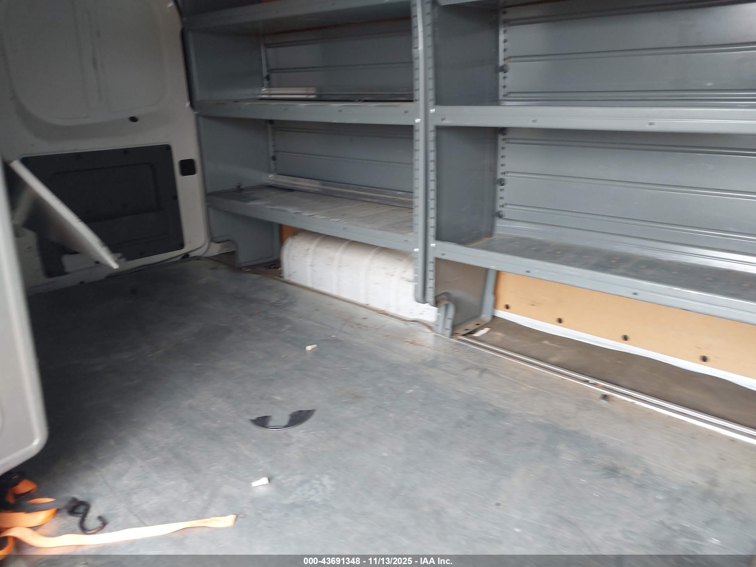 NISSAN NV image 8