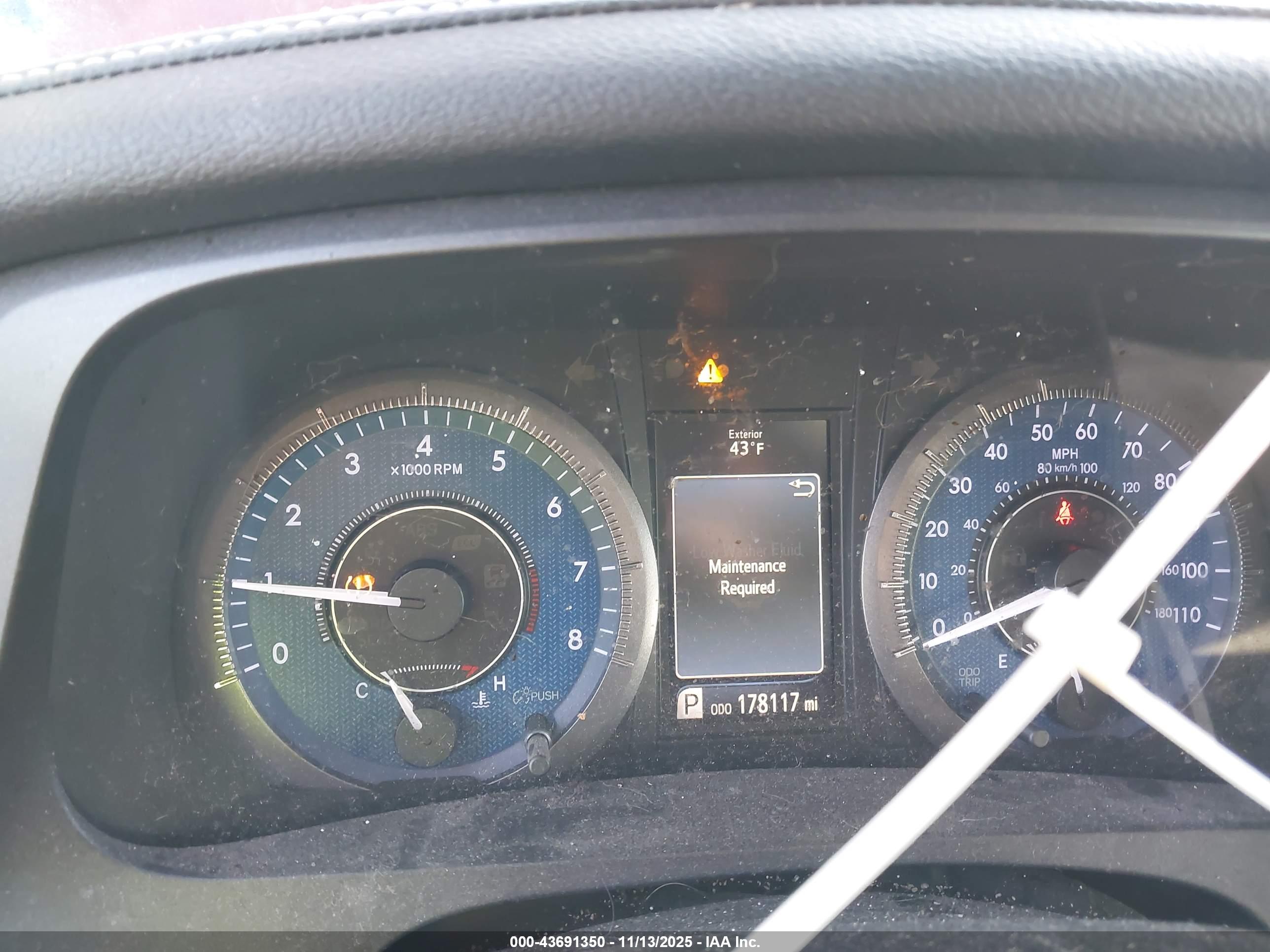 TOYOTA SIENNA image 7