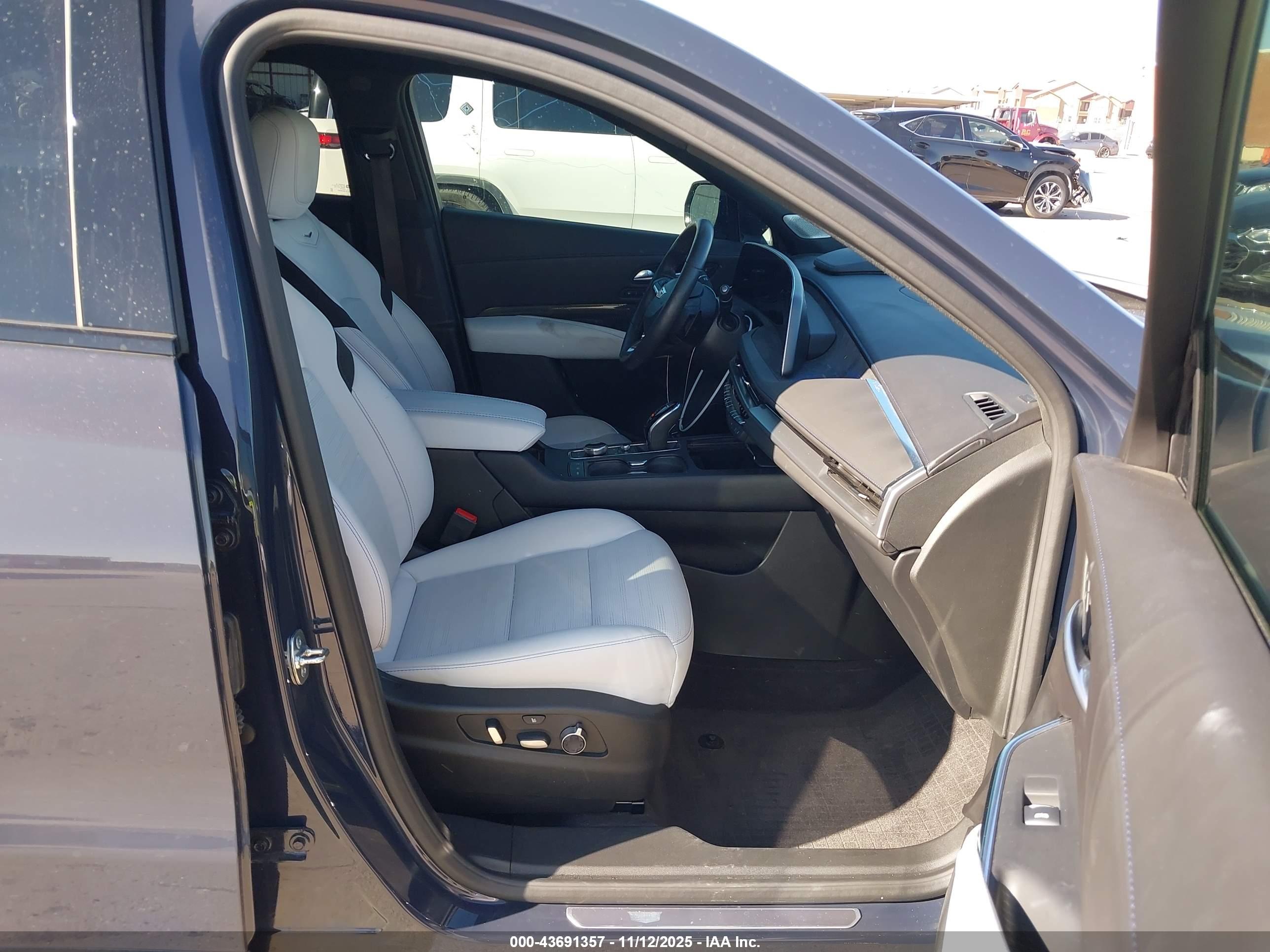CADILLAC XT4 image 5