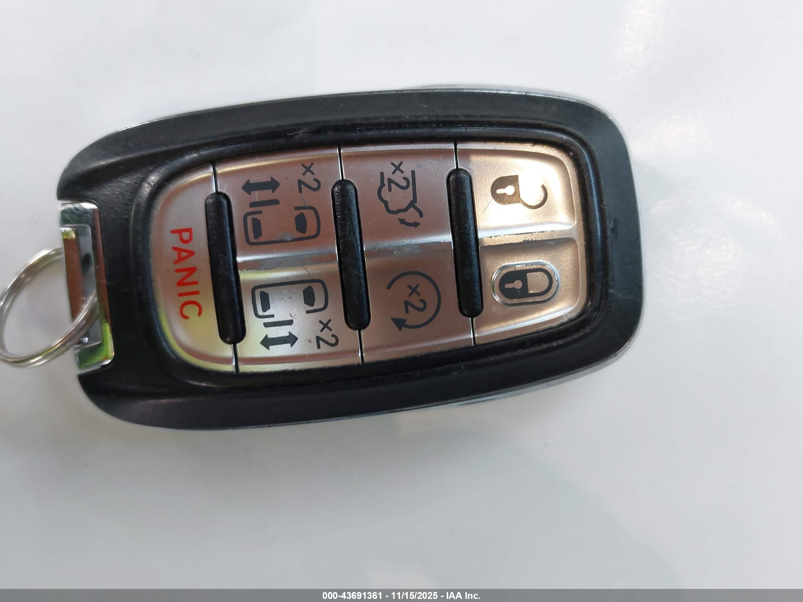 CHRYSLER PACIFICA image 11
