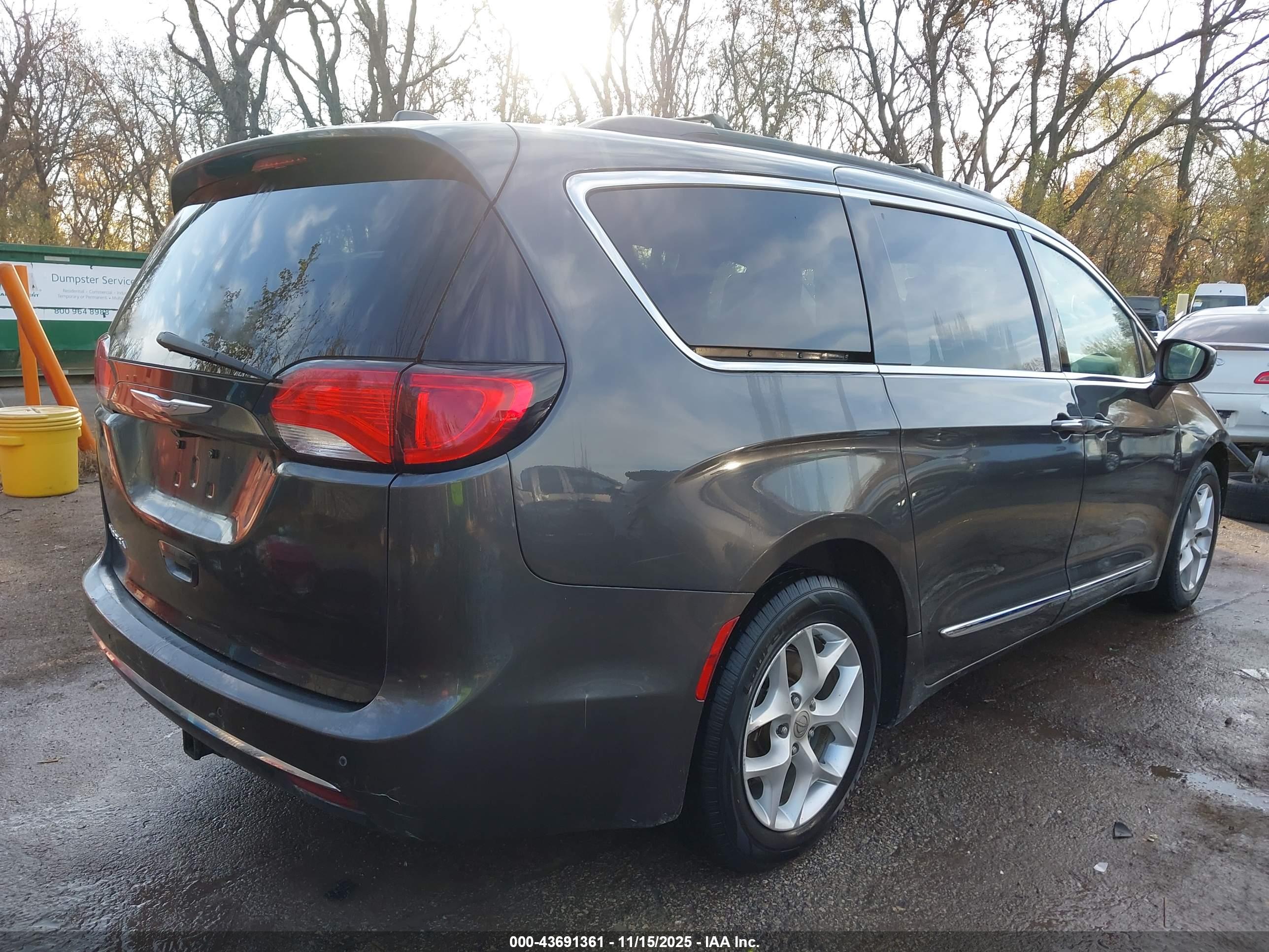 CHRYSLER PACIFICA image 4