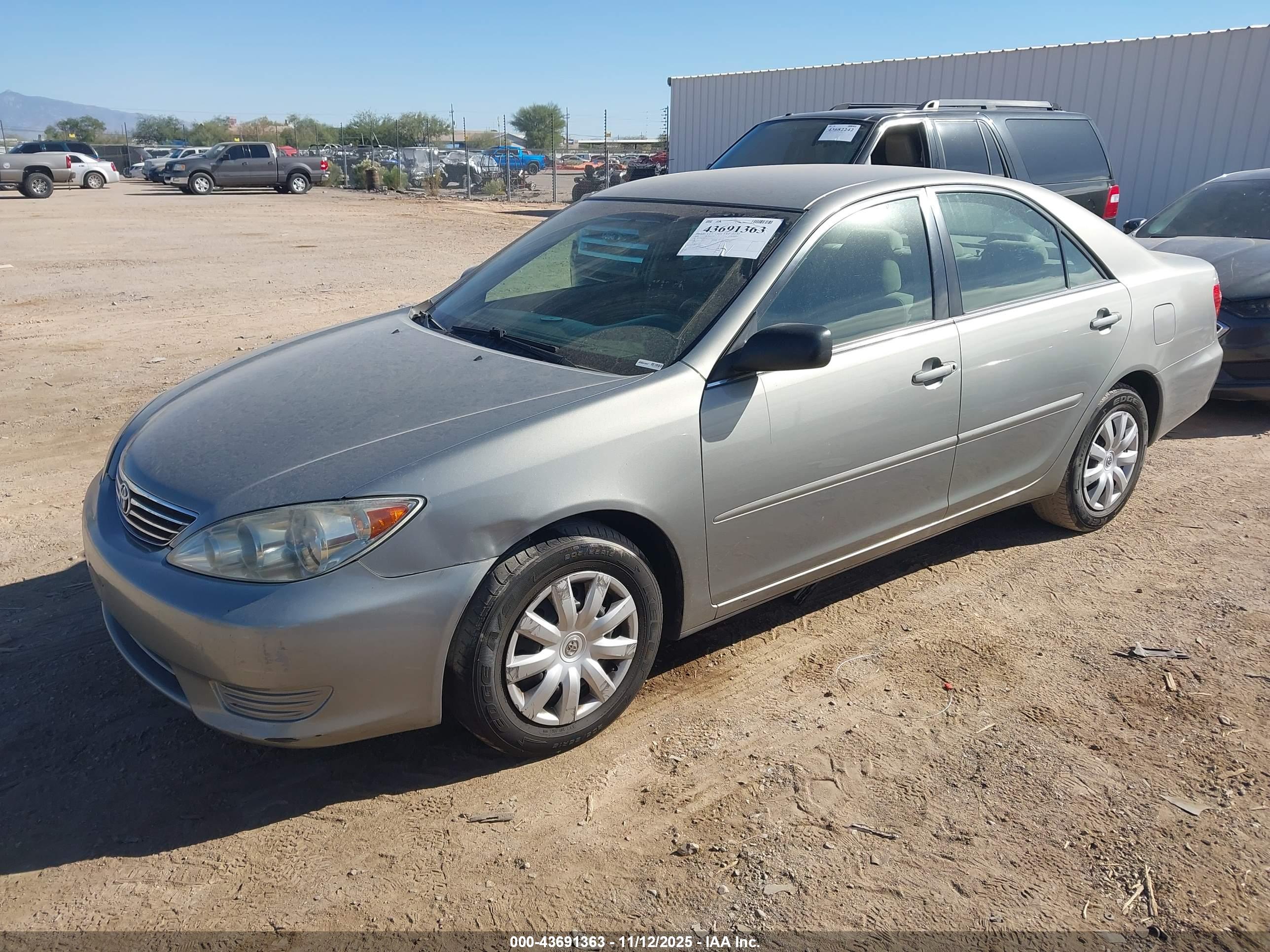 TOYOTA CAMRY image 2