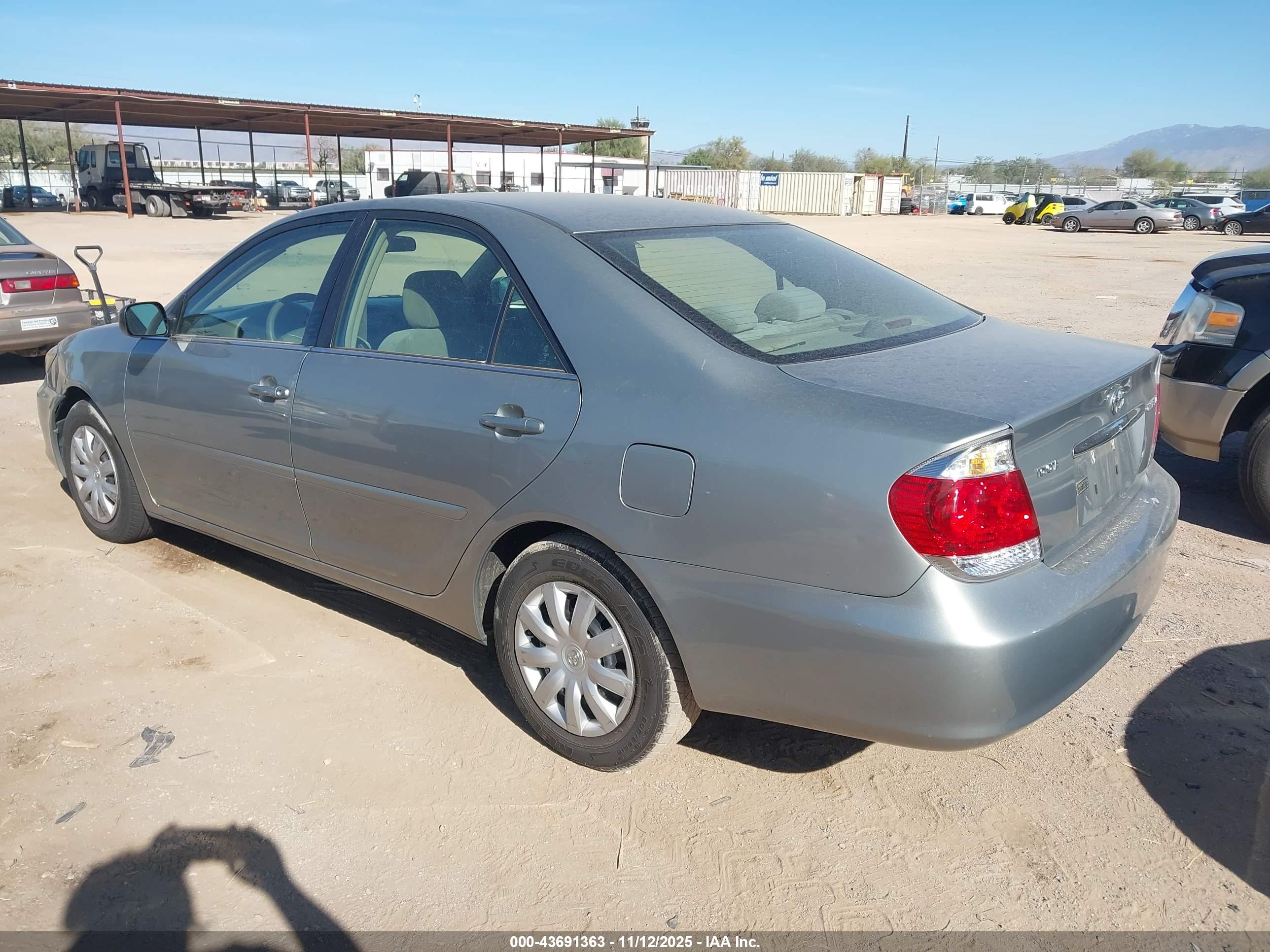 TOYOTA CAMRY image 3