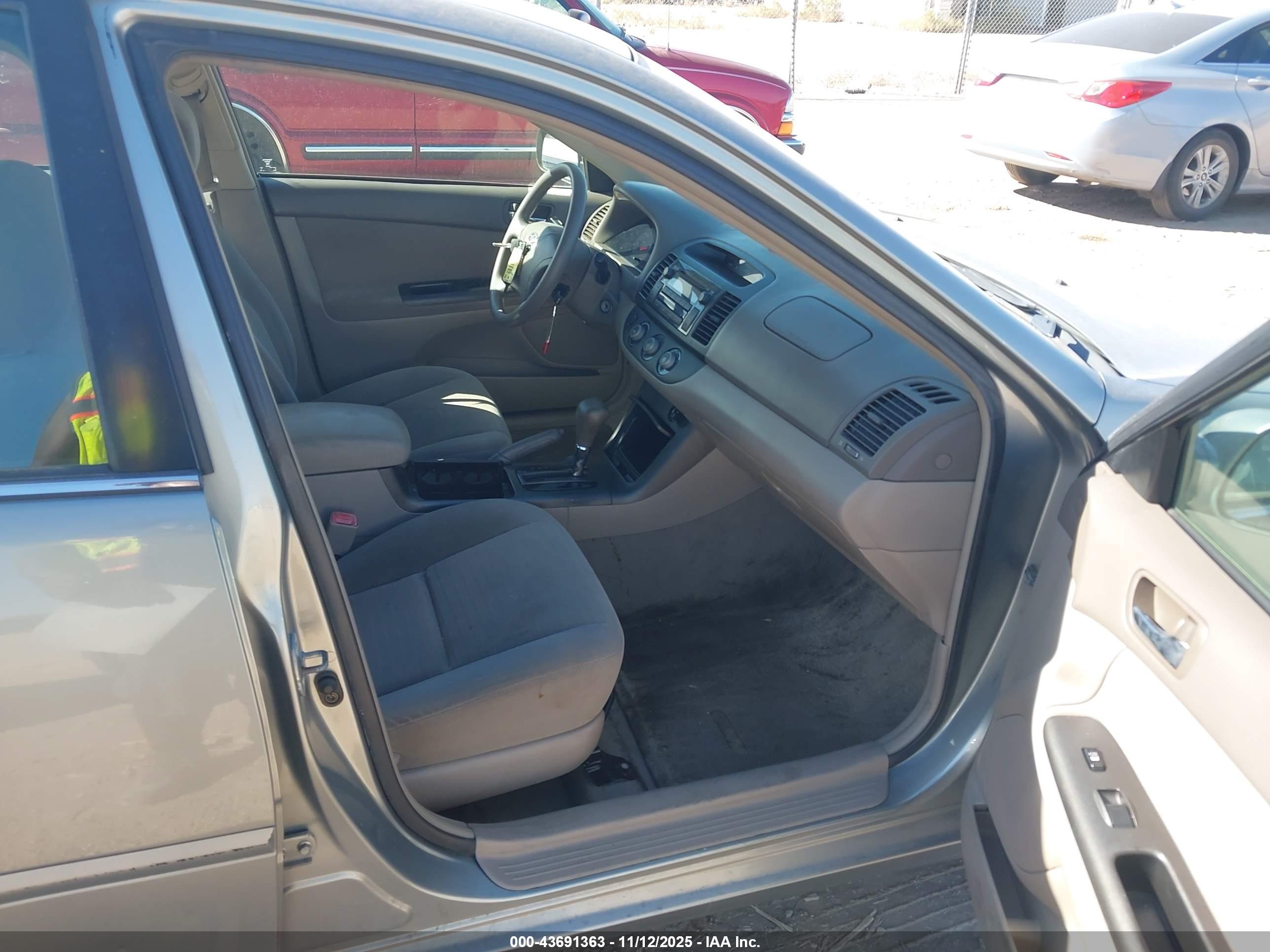 TOYOTA CAMRY image 5