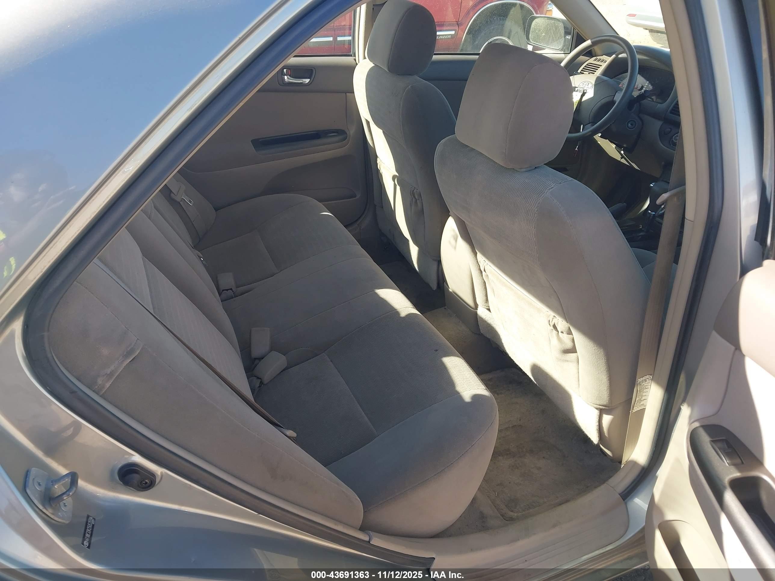 TOYOTA CAMRY image 8