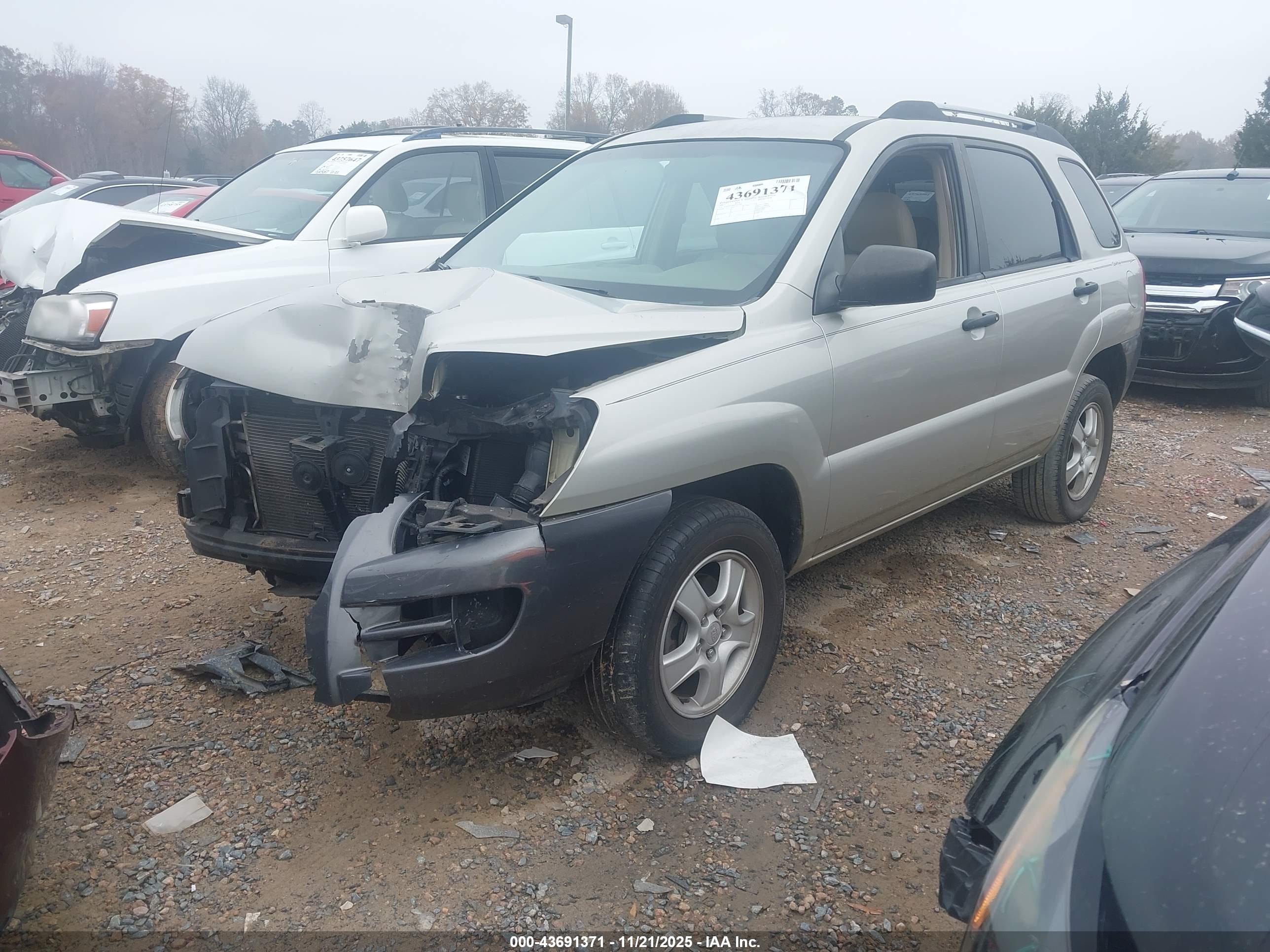 KIA SPORTAGE image 2