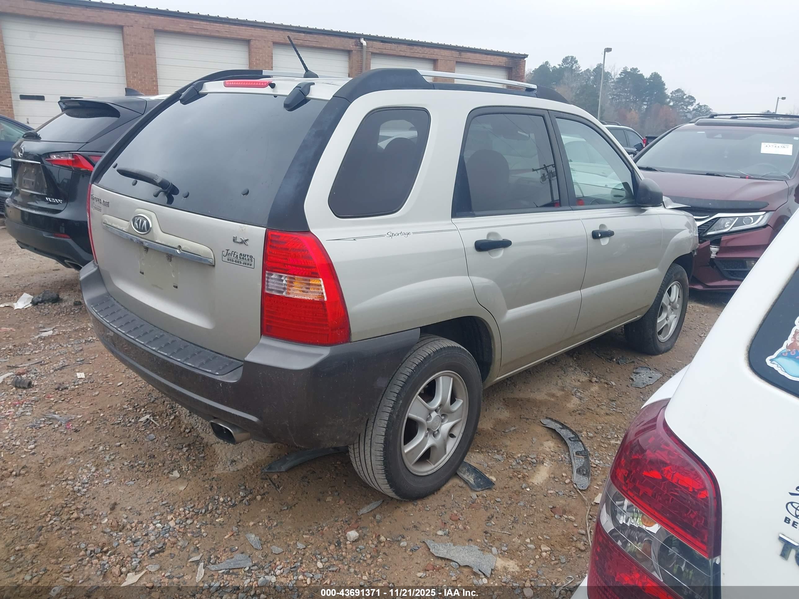 KIA SPORTAGE image 4