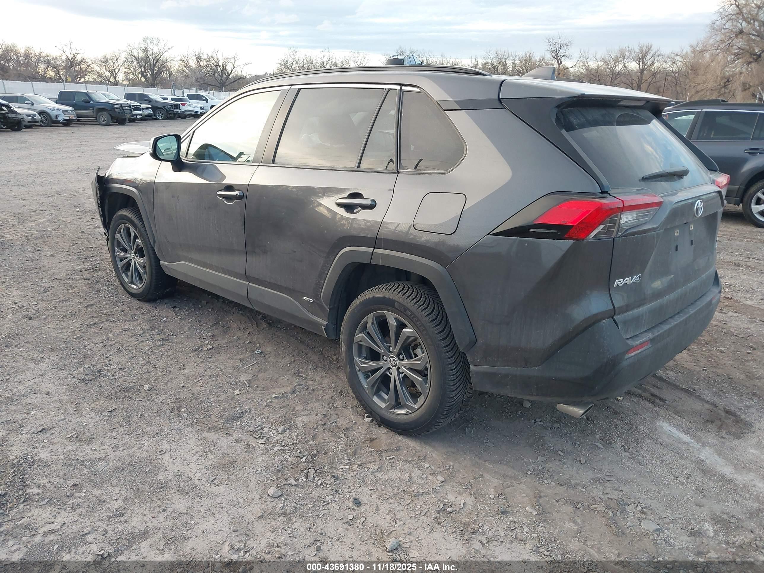 TOYOTA RAV4 image 3