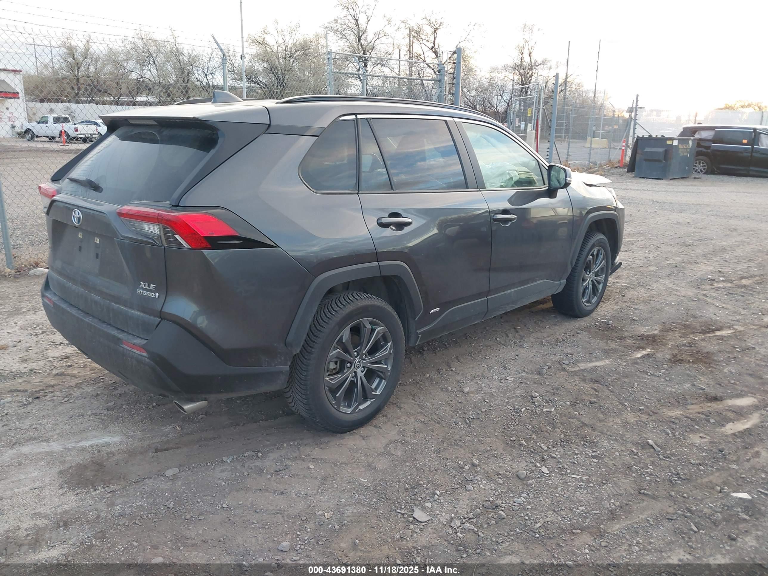 TOYOTA RAV4 image 4