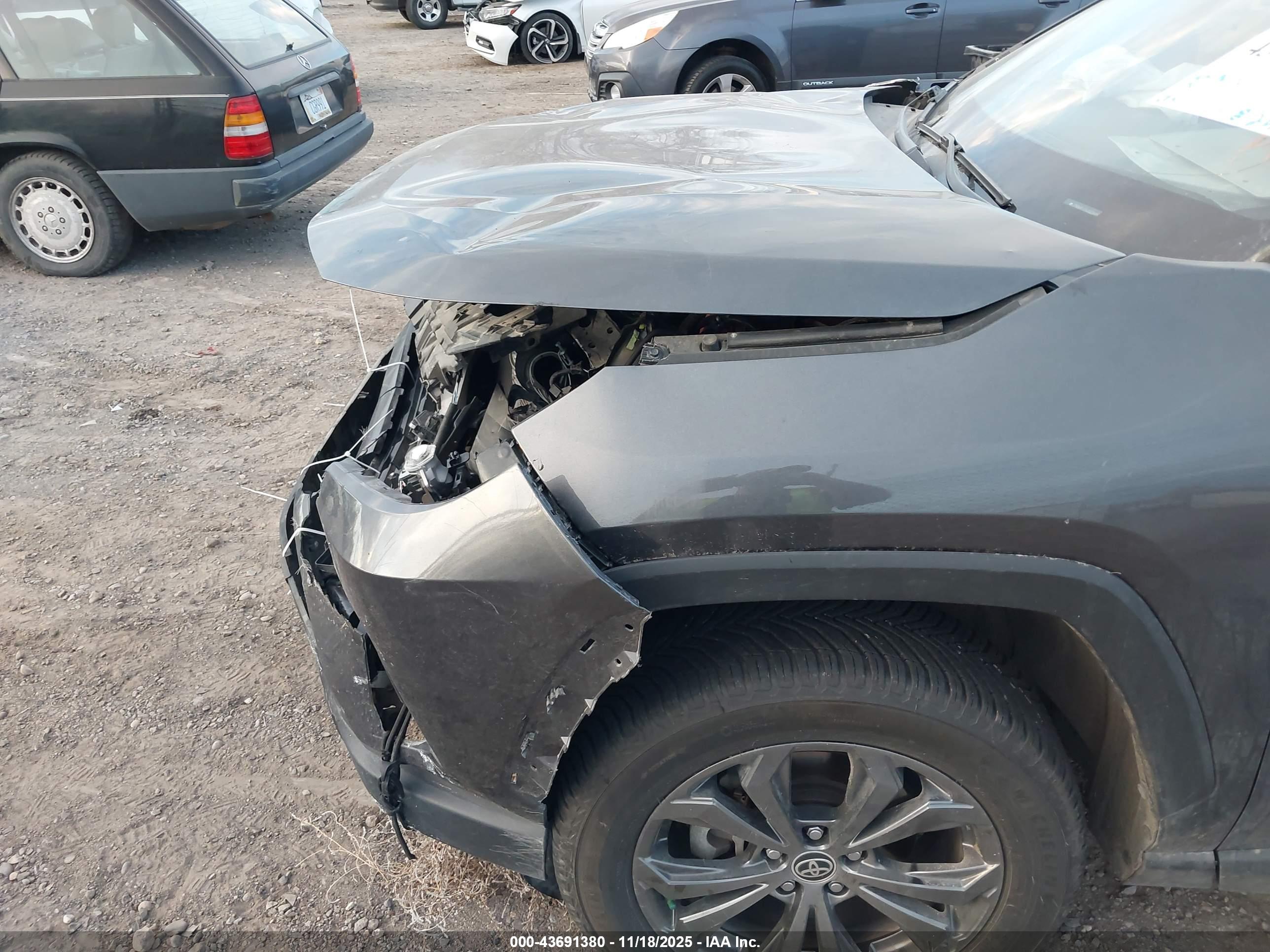 TOYOTA RAV4 image 6
