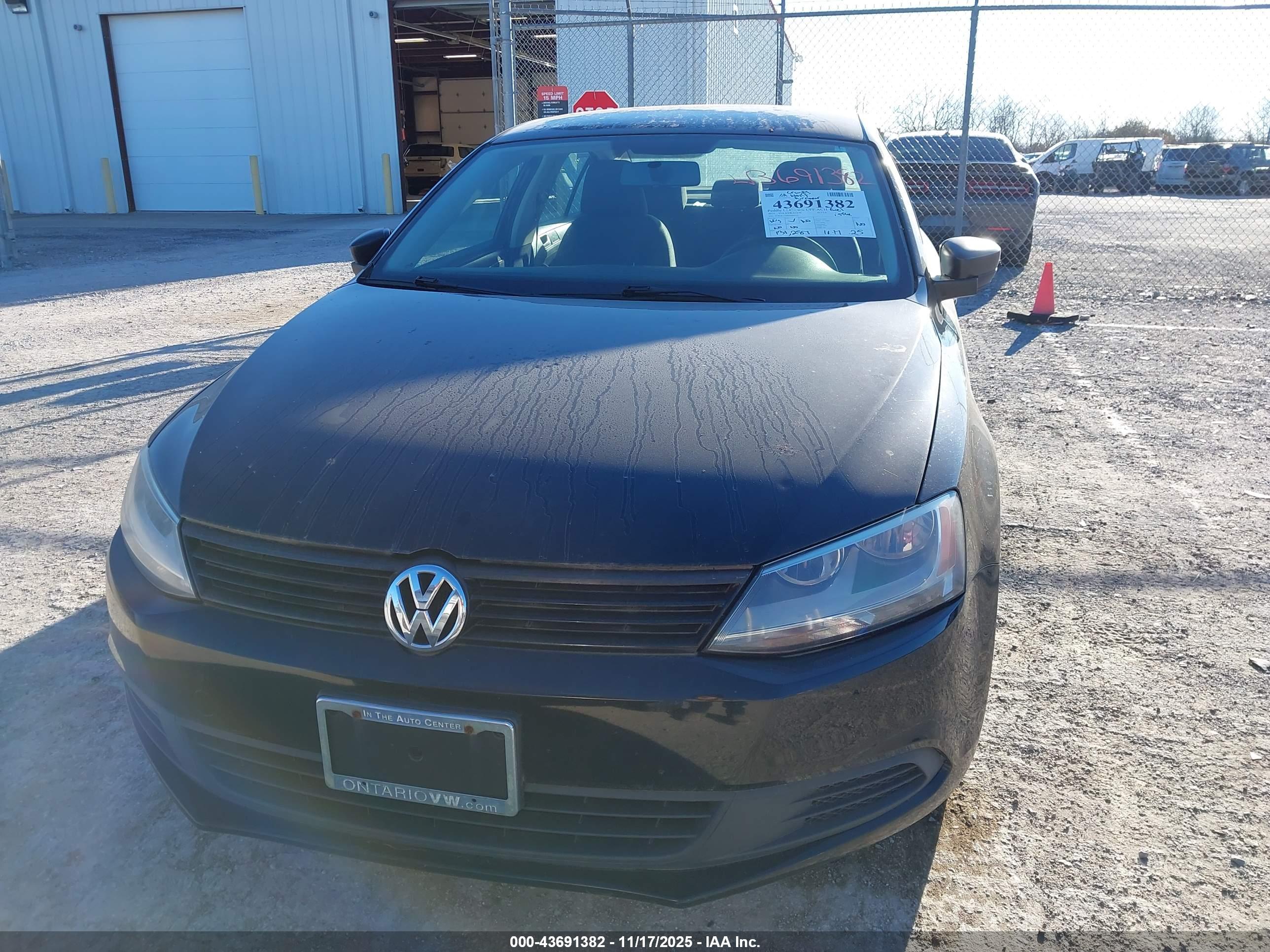 VOLKSWAGEN JETTA image 6