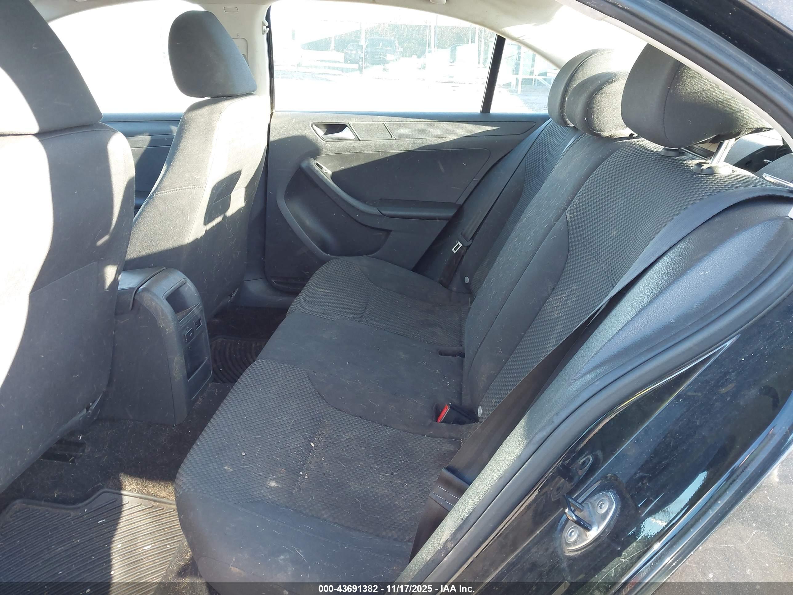 VOLKSWAGEN JETTA image 8