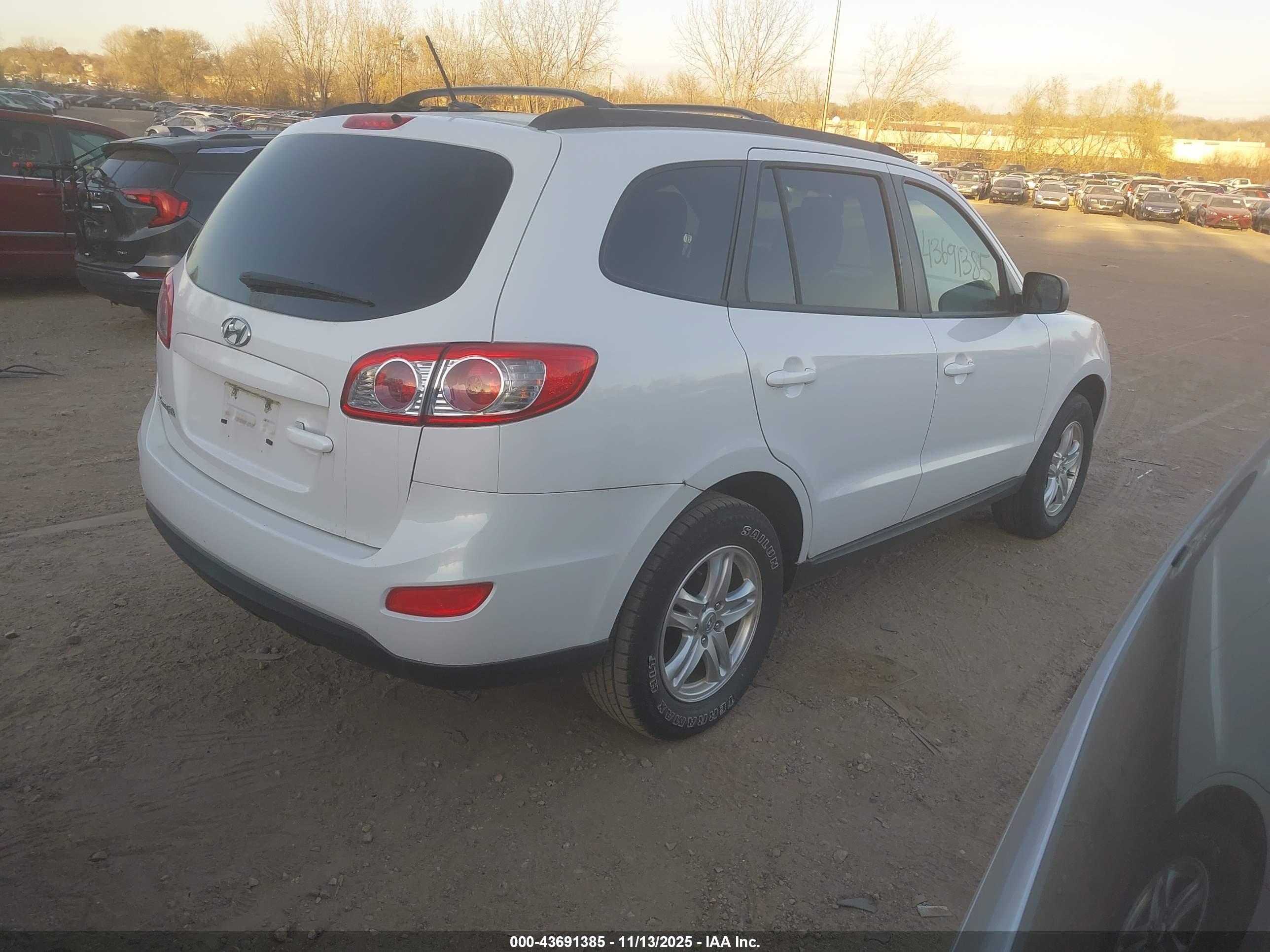 HYUNDAI SANTA image 4