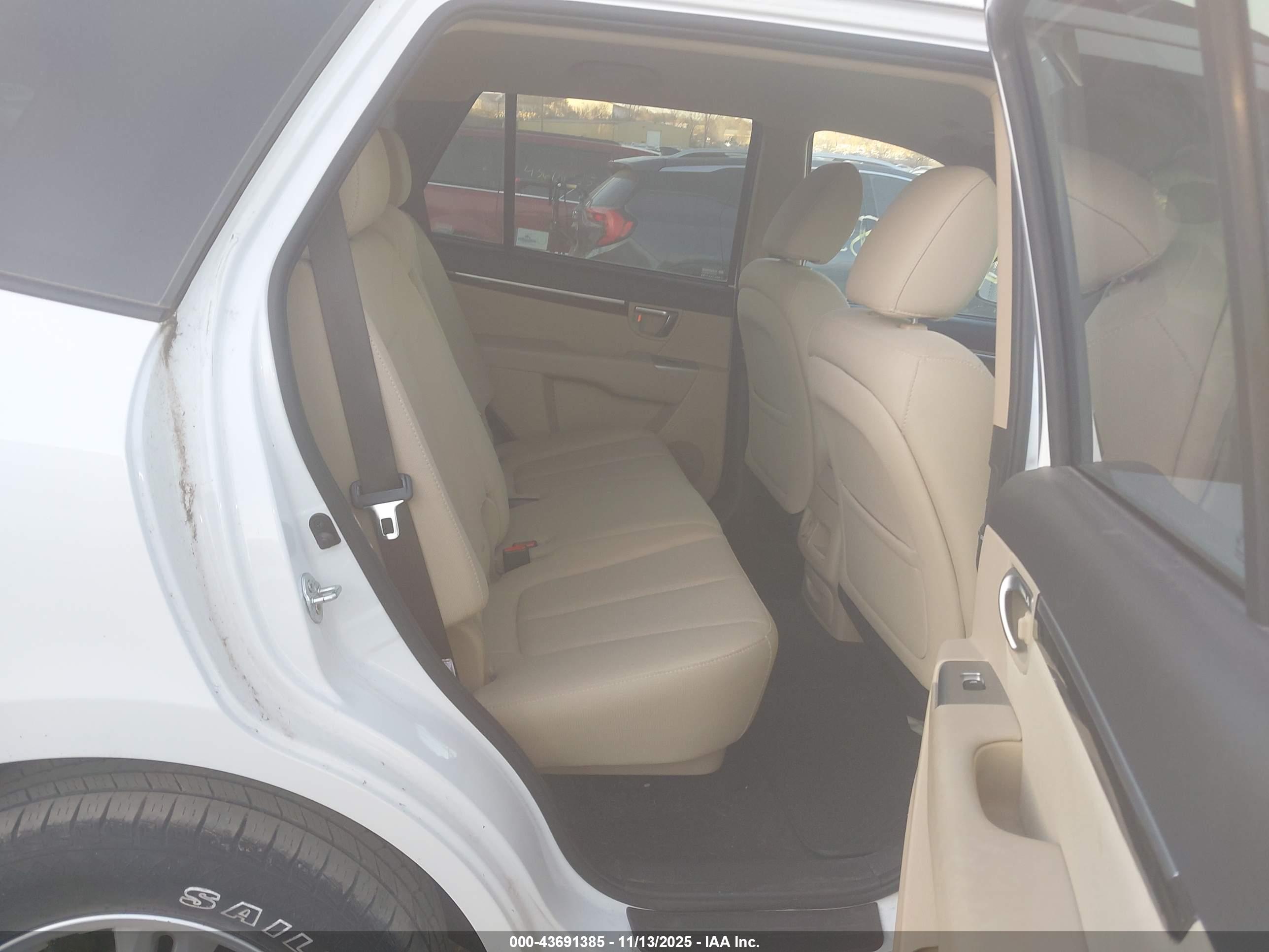 HYUNDAI SANTA image 8