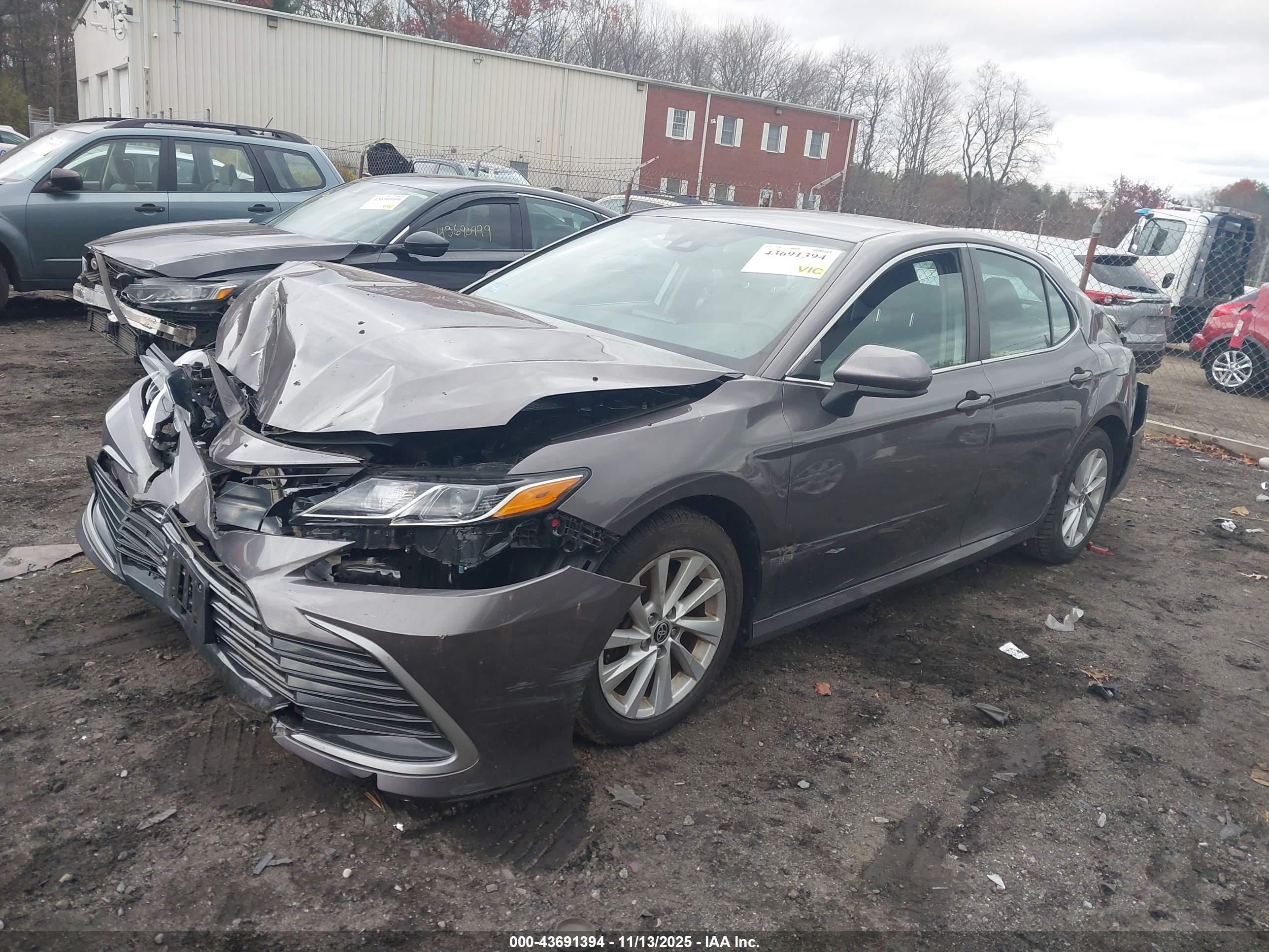 TOYOTA CAMRY image 2