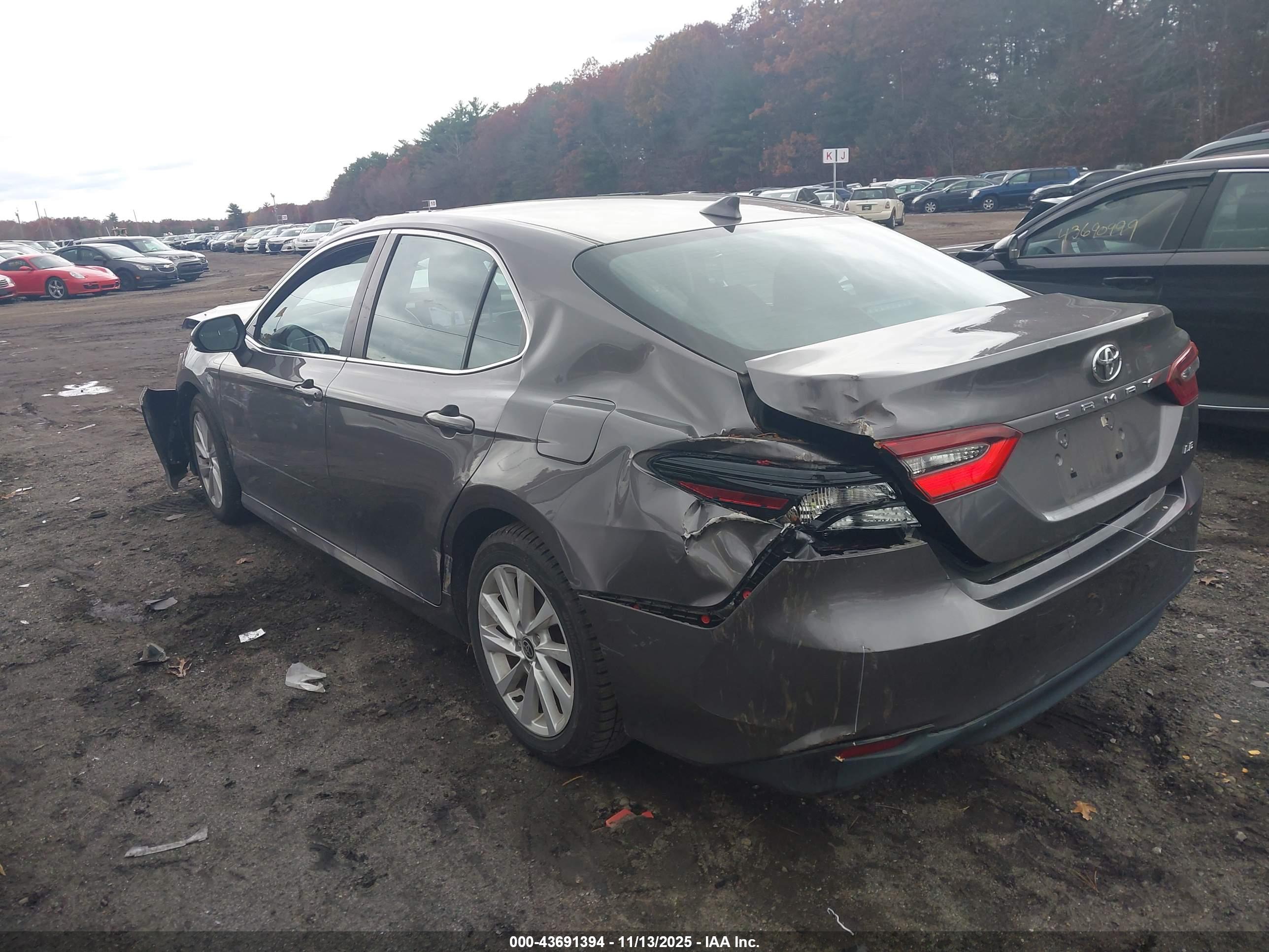 TOYOTA CAMRY image 3
