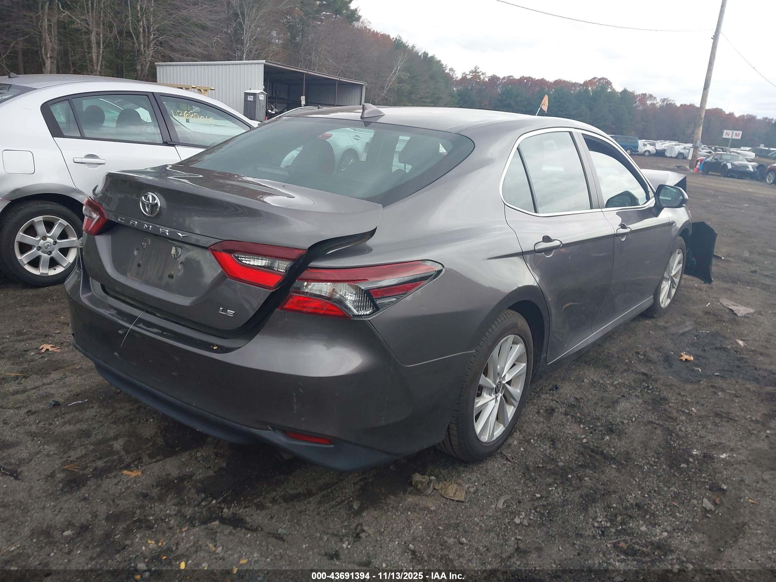 TOYOTA CAMRY image 4