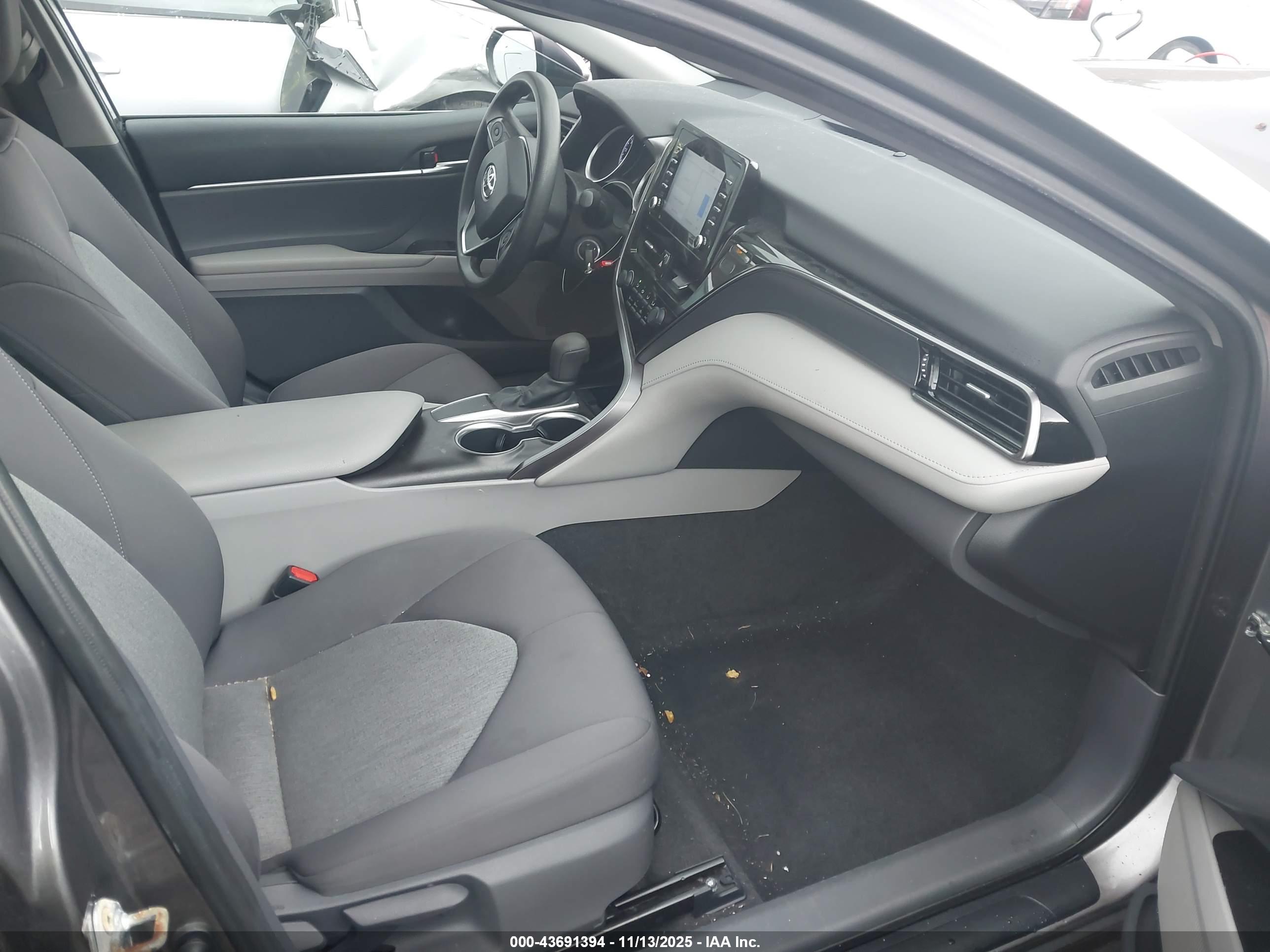 TOYOTA CAMRY image 5
