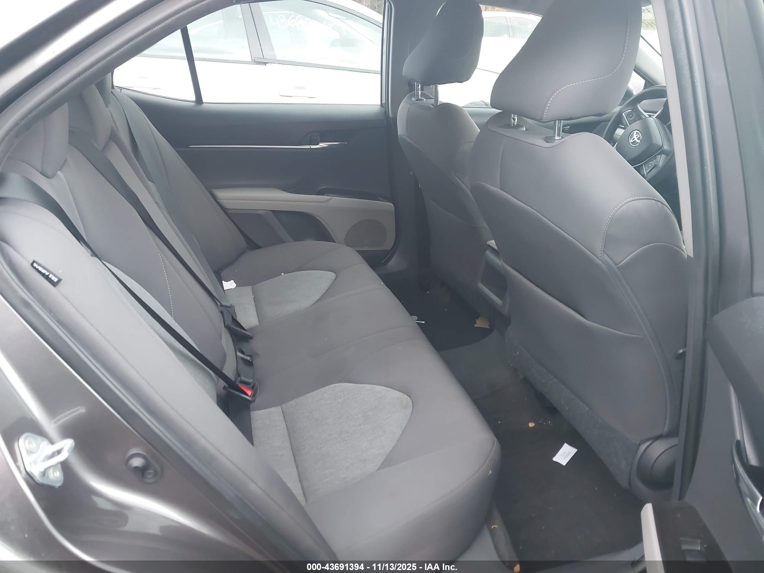 TOYOTA CAMRY image 8