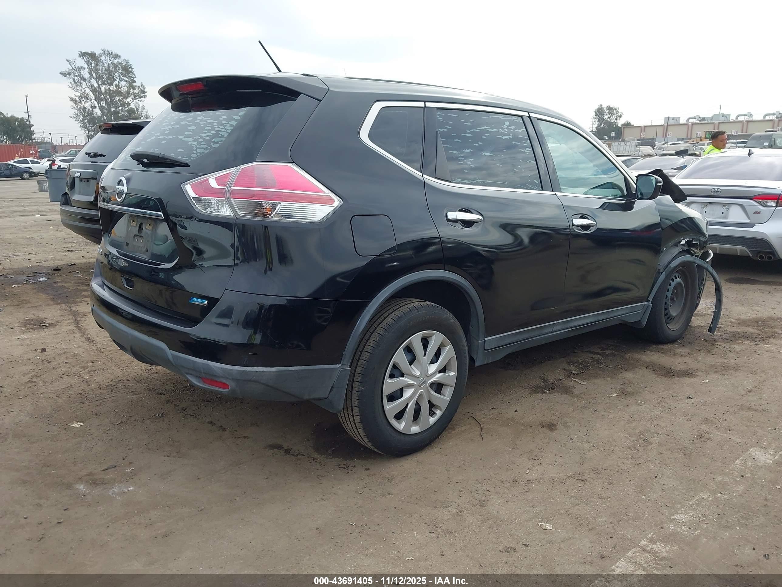 NISSAN ROGUE image 4