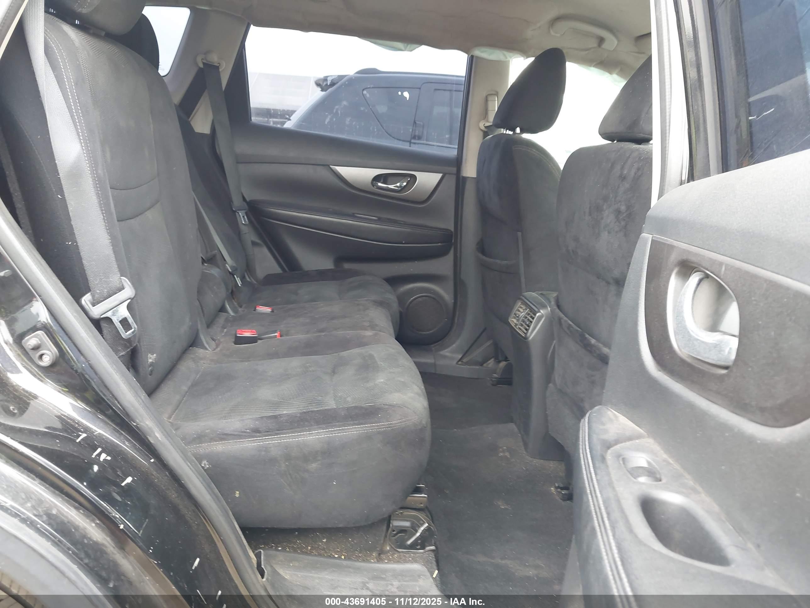 NISSAN ROGUE image 8