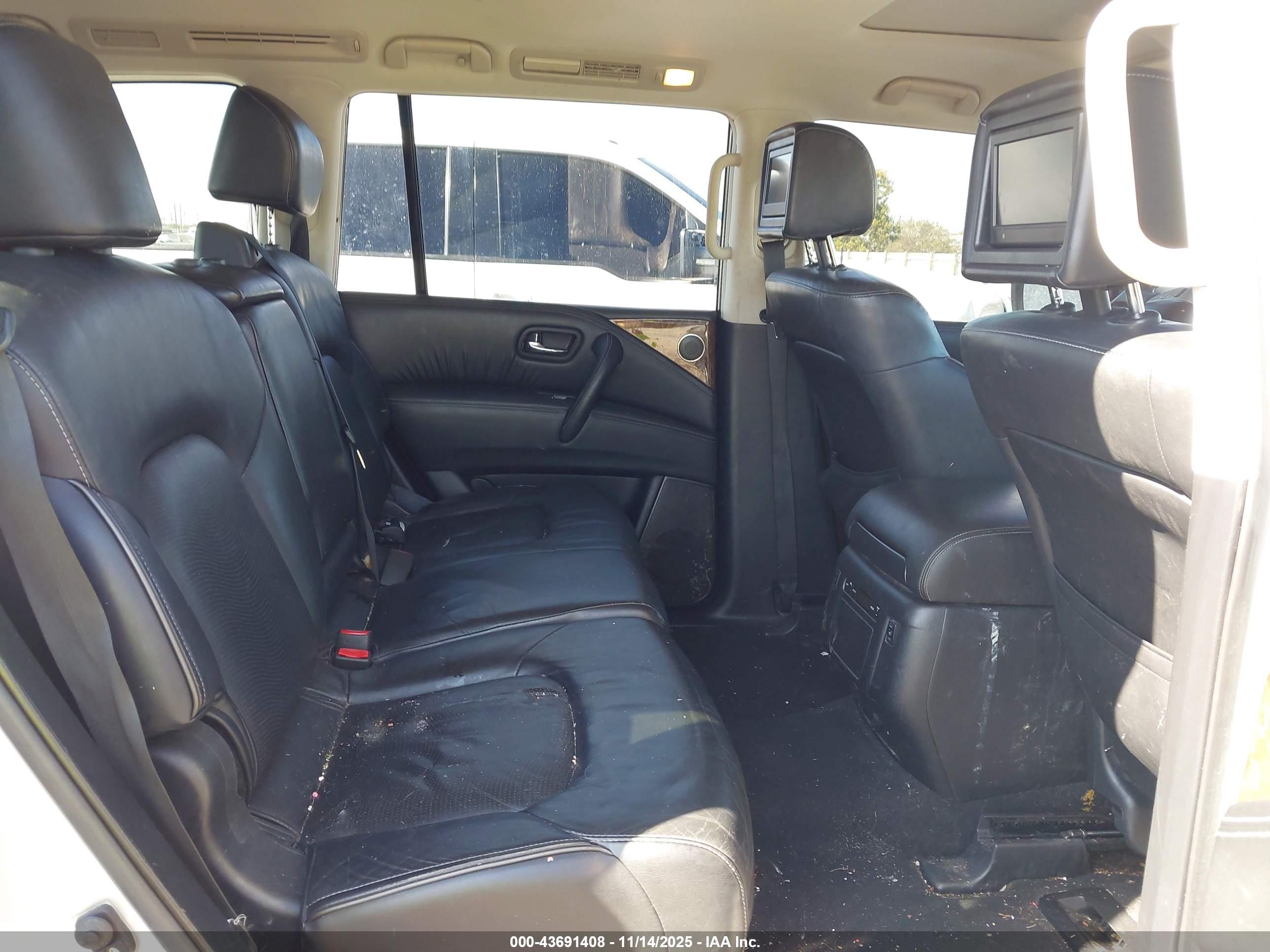 INFINITI QX80 image 8