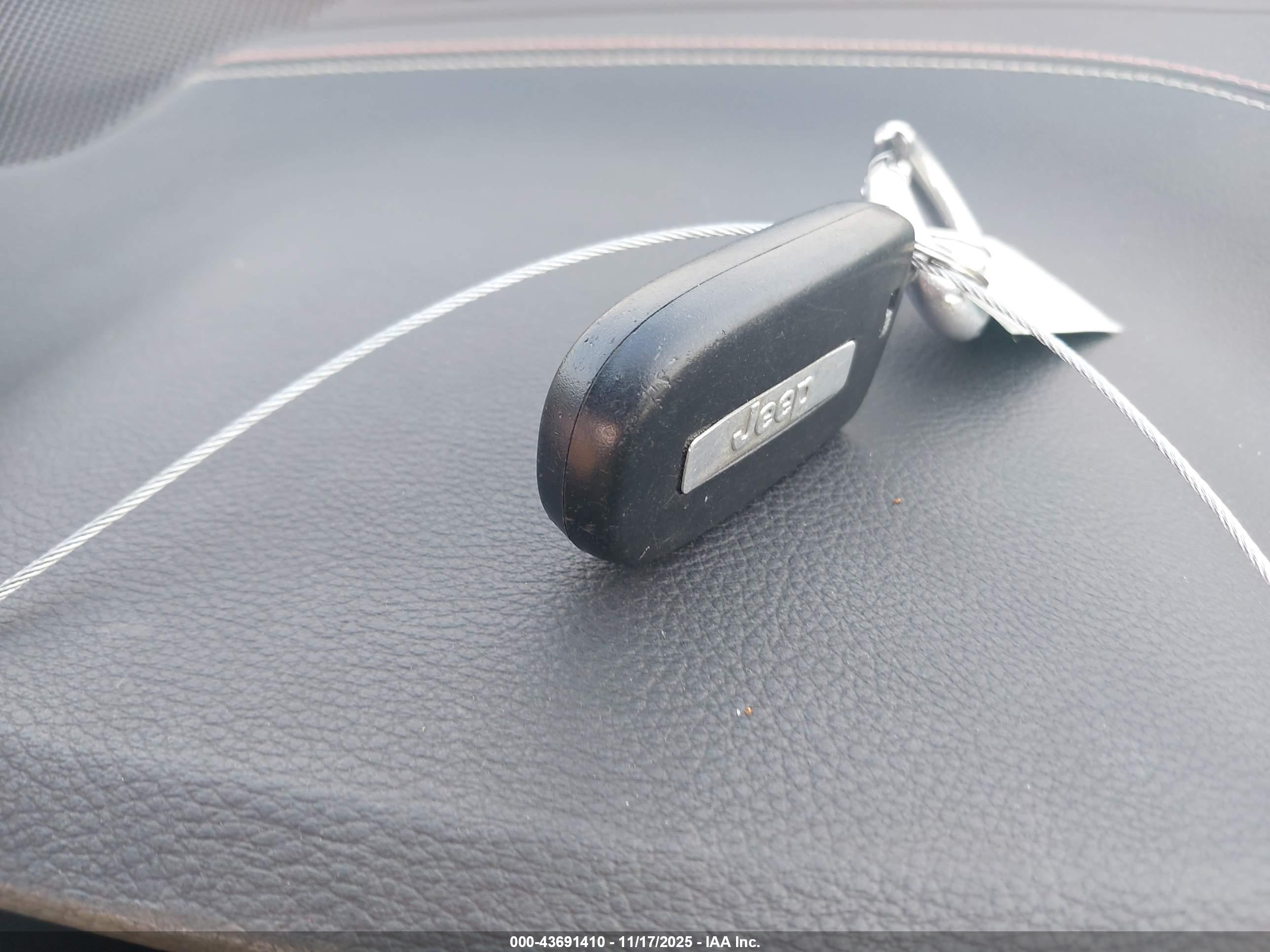 JEEP CHEROKEE image 11