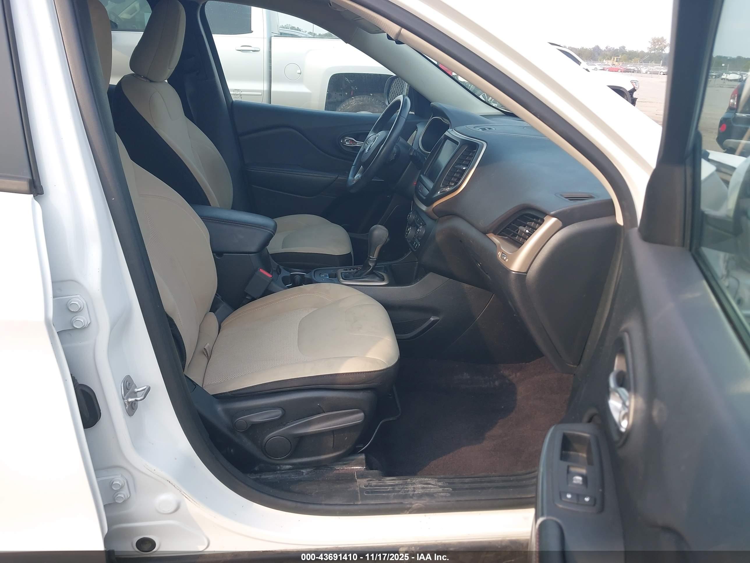 JEEP CHEROKEE image 5