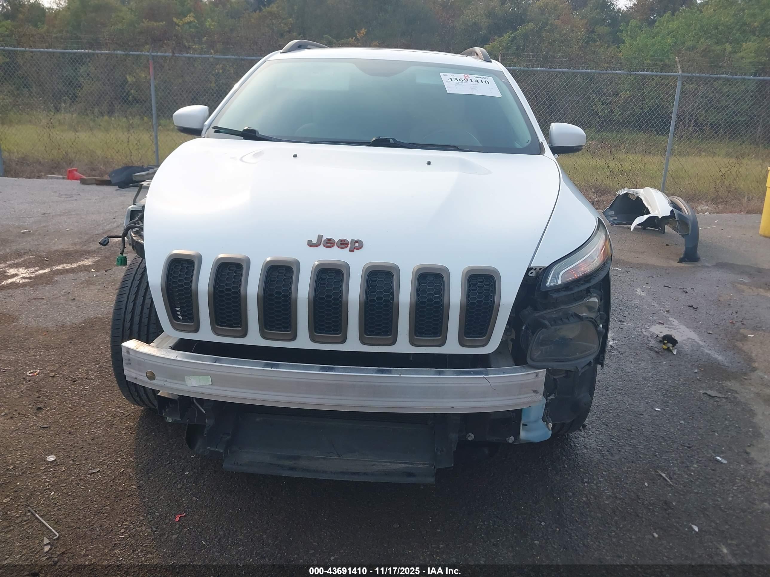 JEEP CHEROKEE image 6