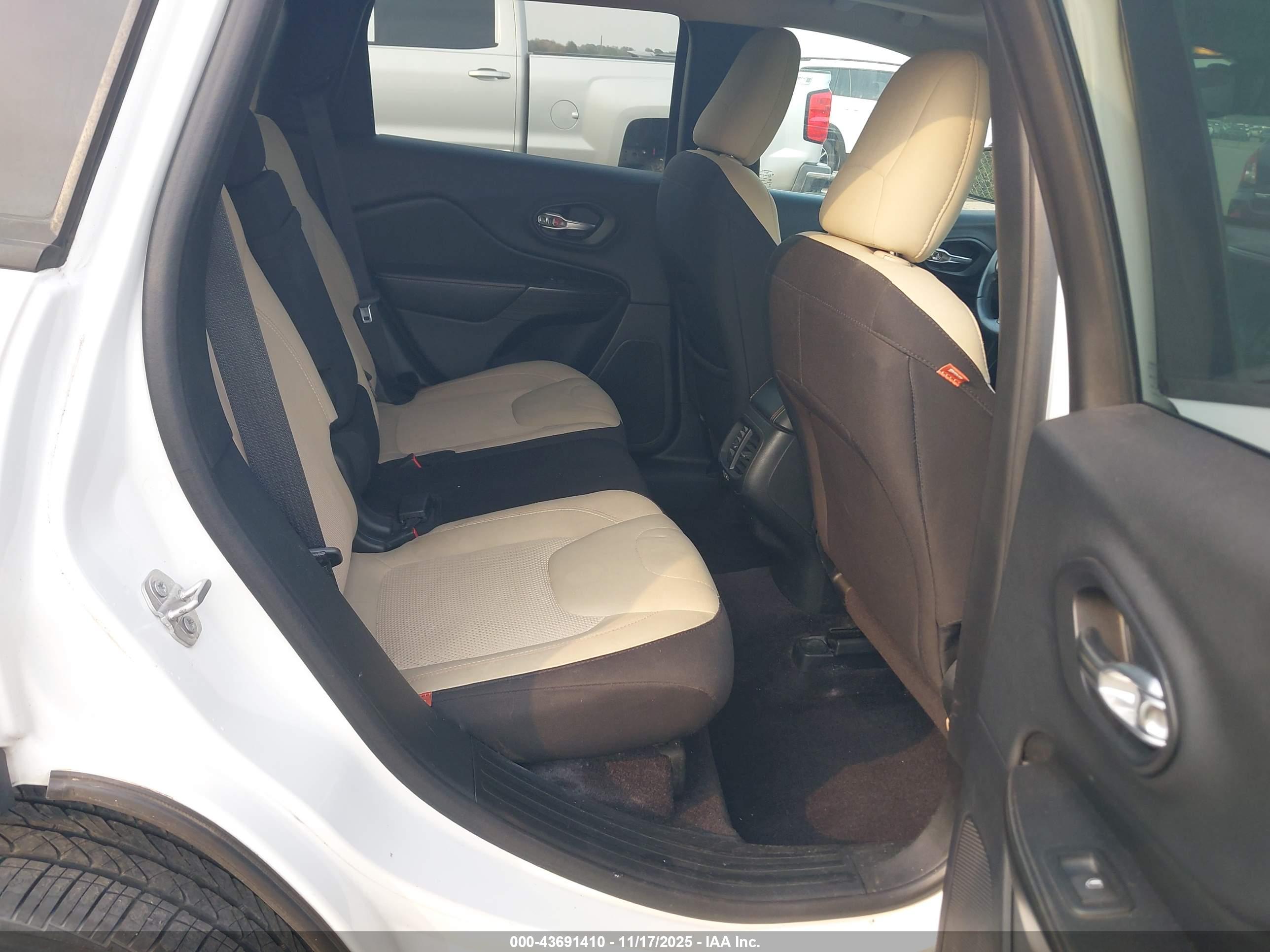 JEEP CHEROKEE image 8