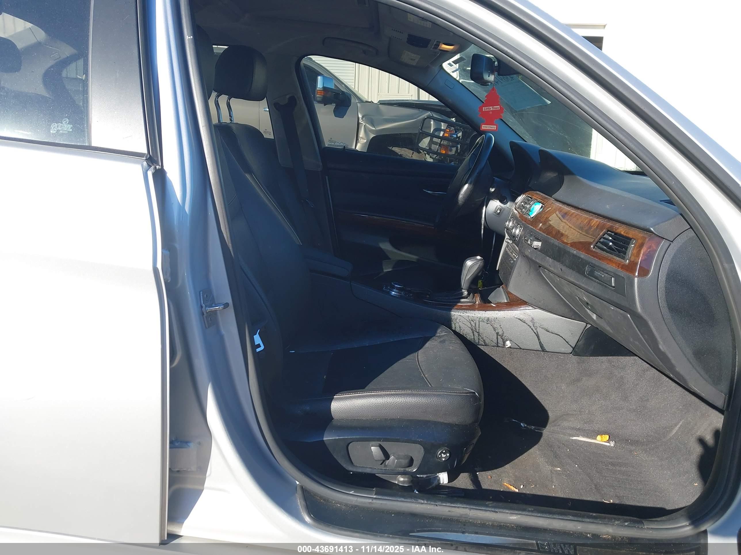 BMW 328I image 5