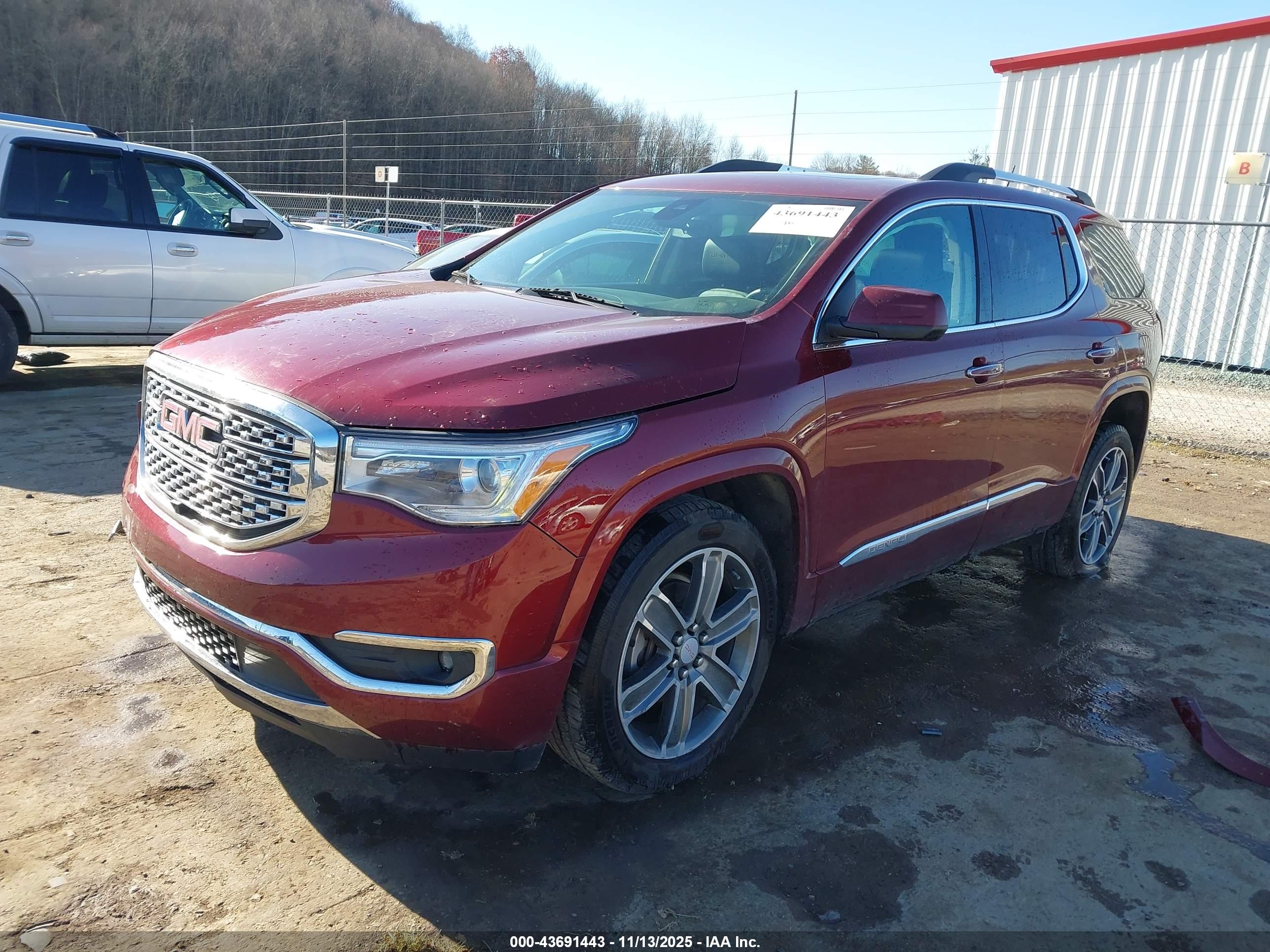 GMC ACADIA image 2