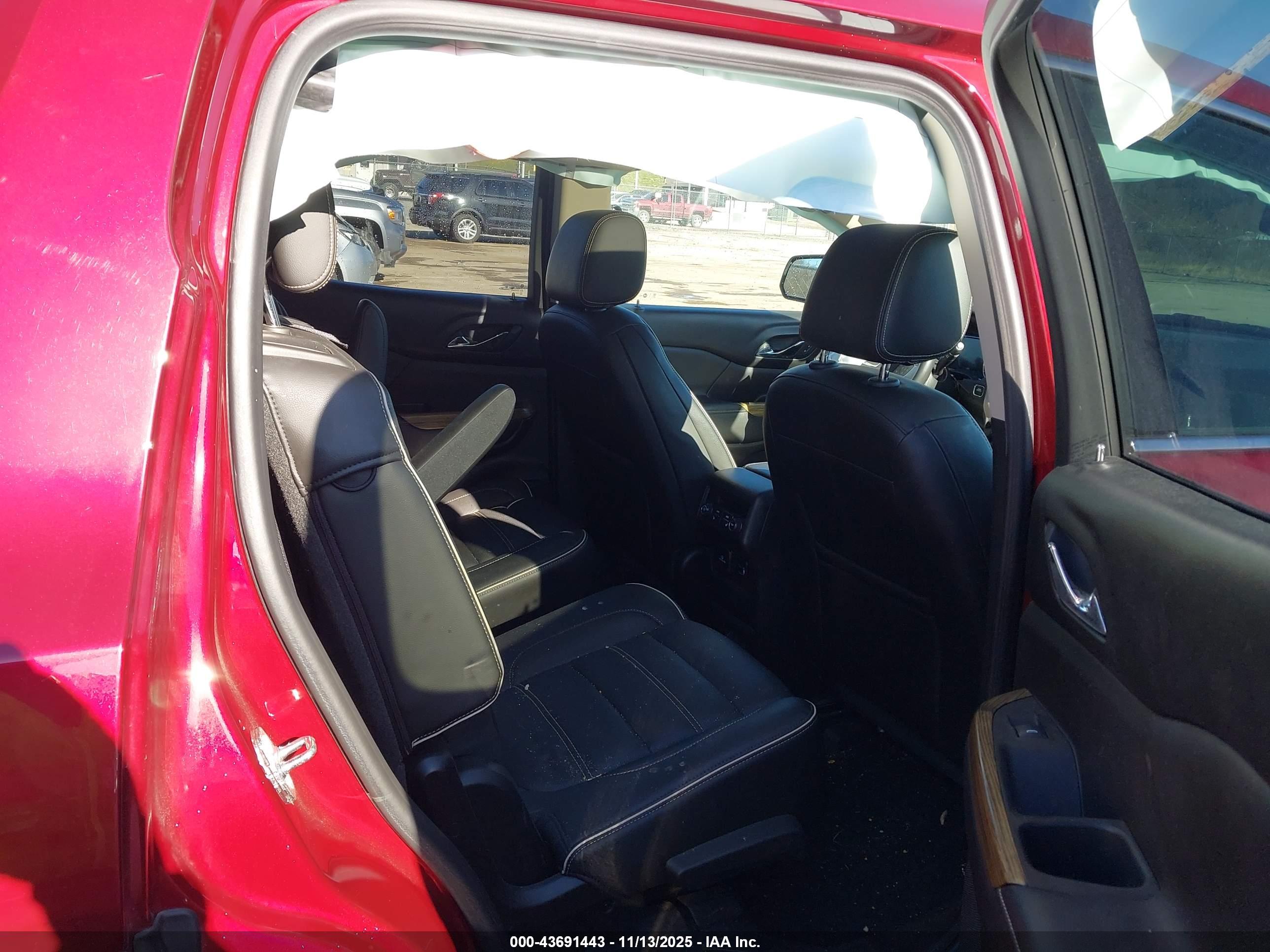 GMC ACADIA image 8