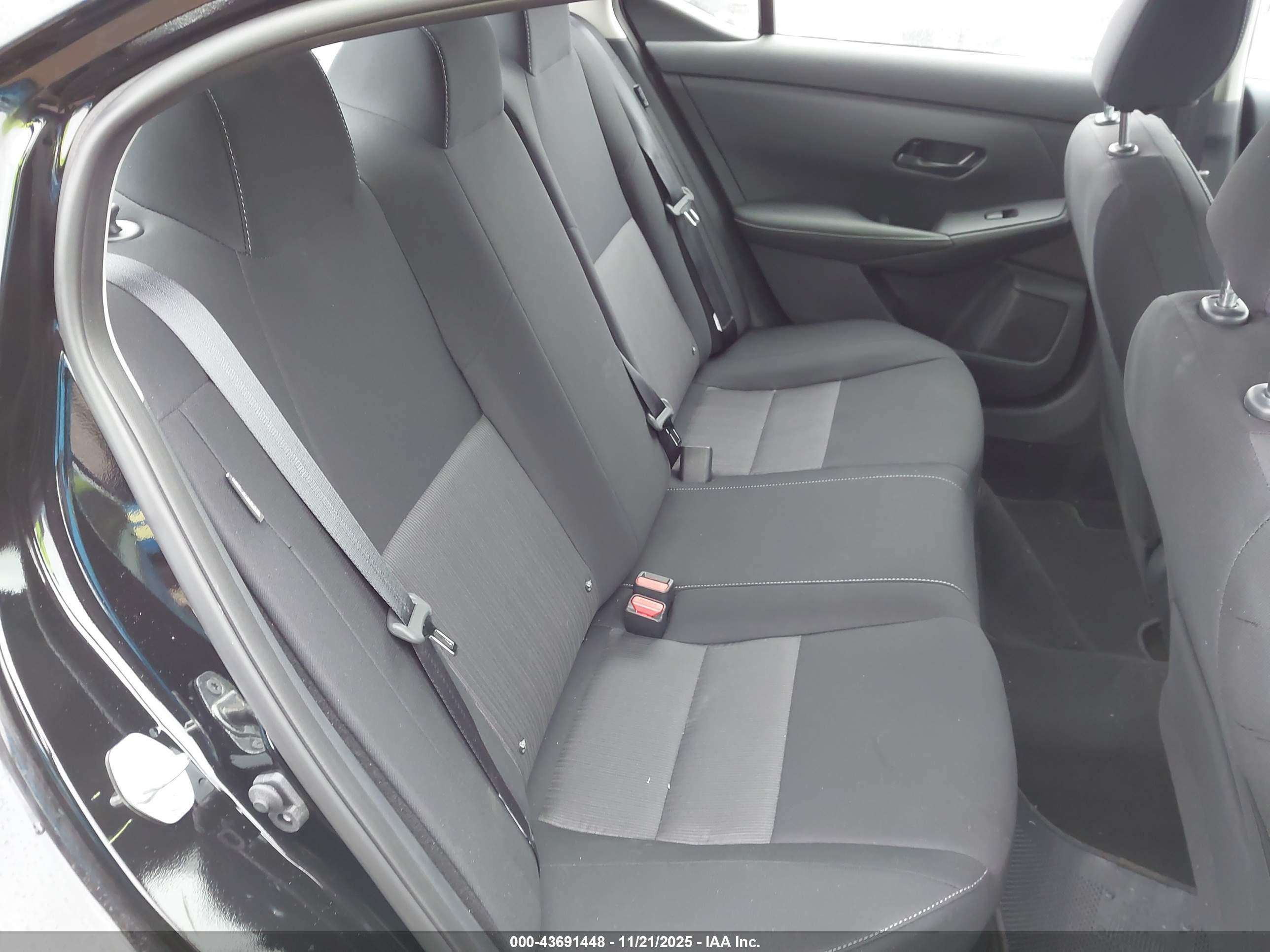 NISSAN SENTRA image 8
