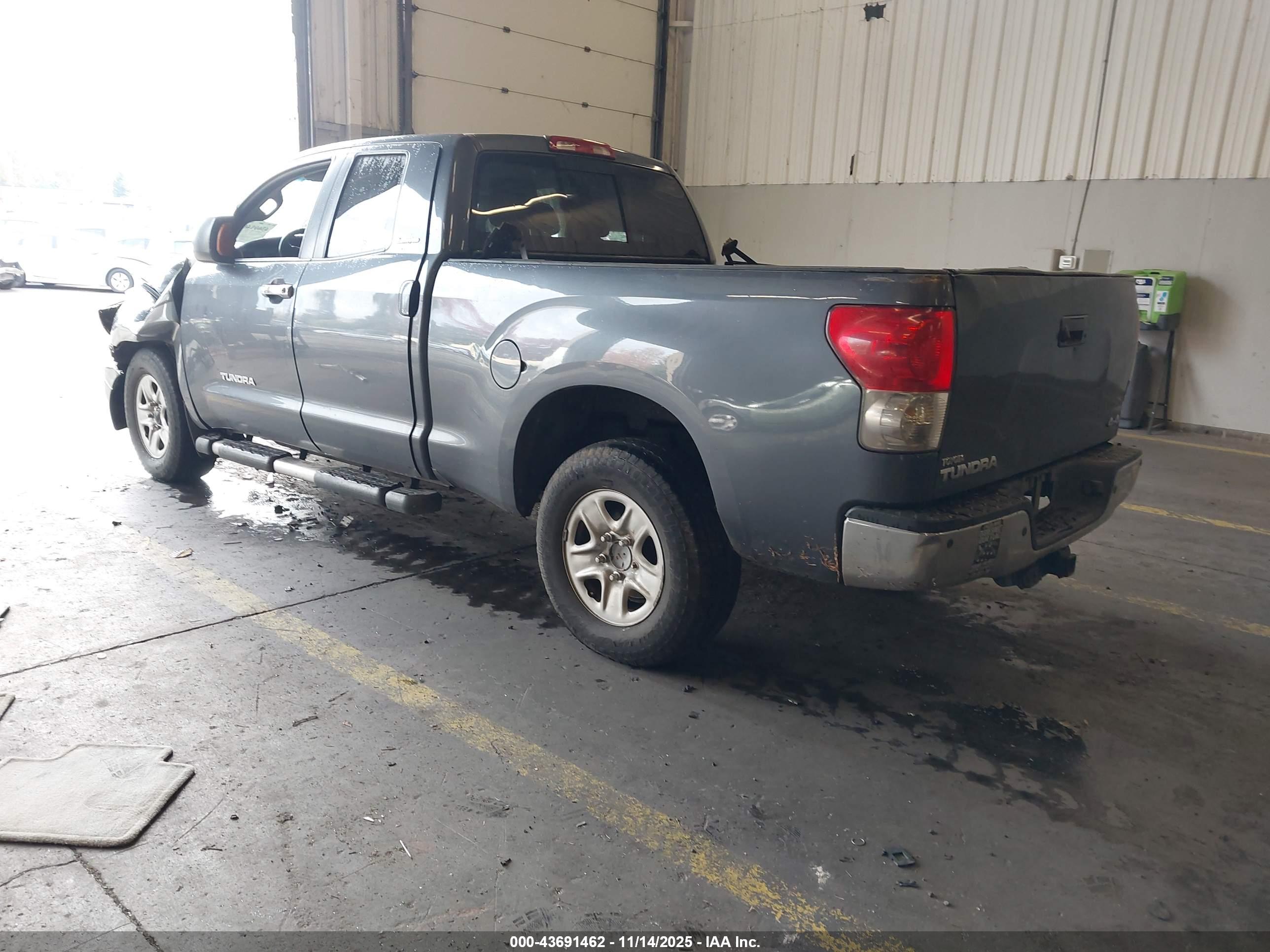 TOYOTA TUNDRA image 3